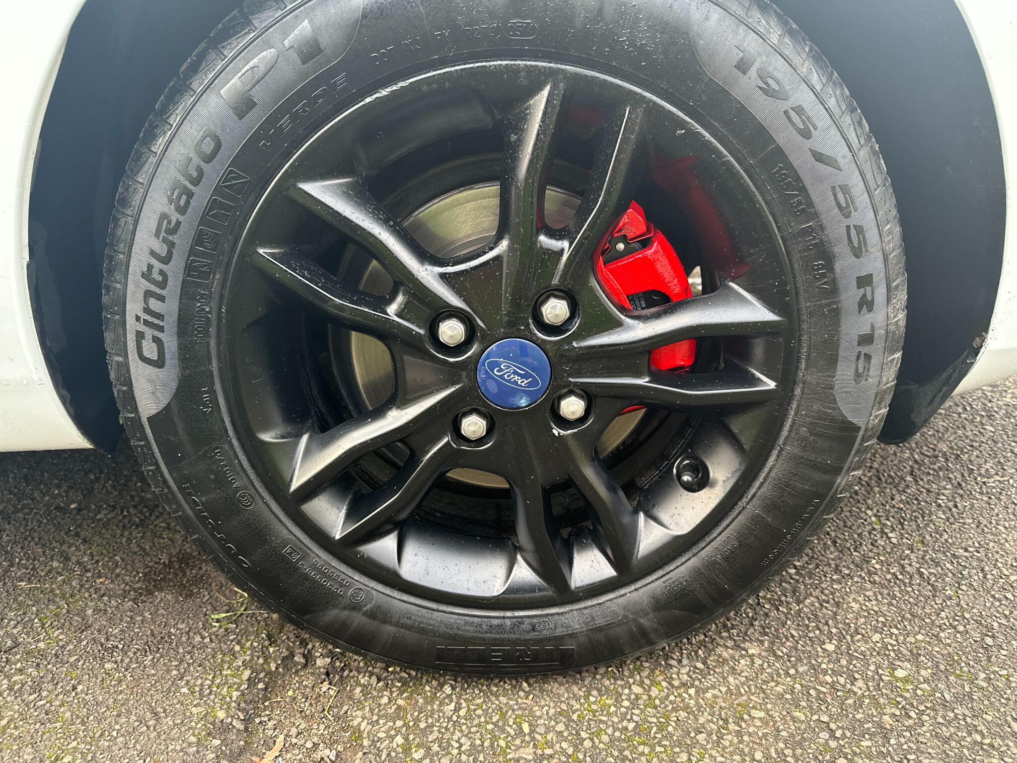 2015 Ford Fiesta image 28