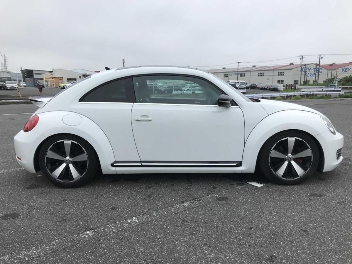 Volkswagen Beetle view 5