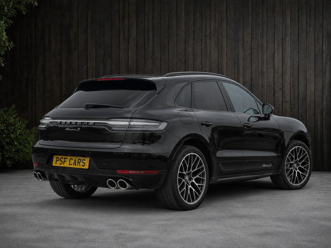 Porsche Macan view 11