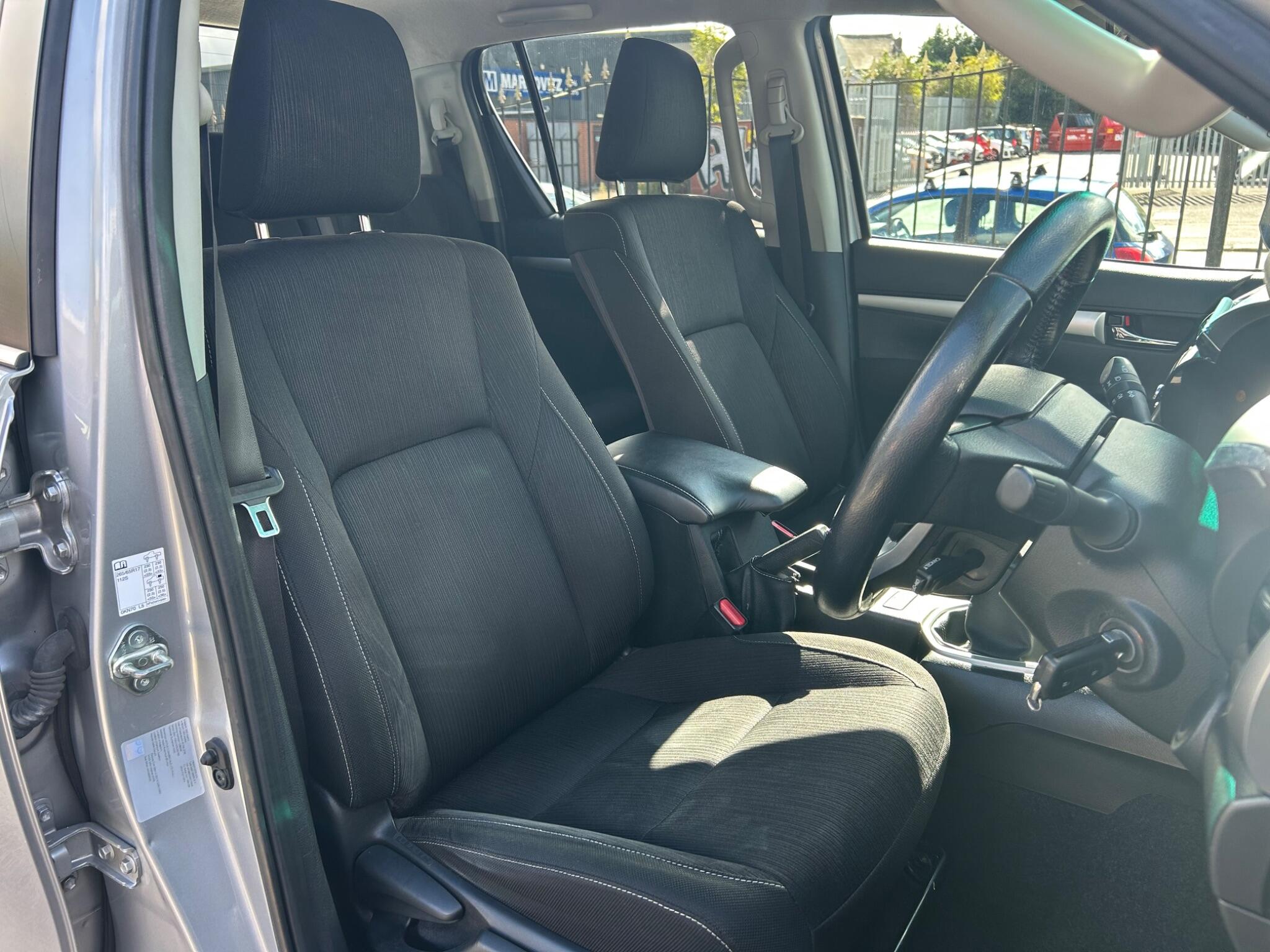 Toyota Hilux view 13