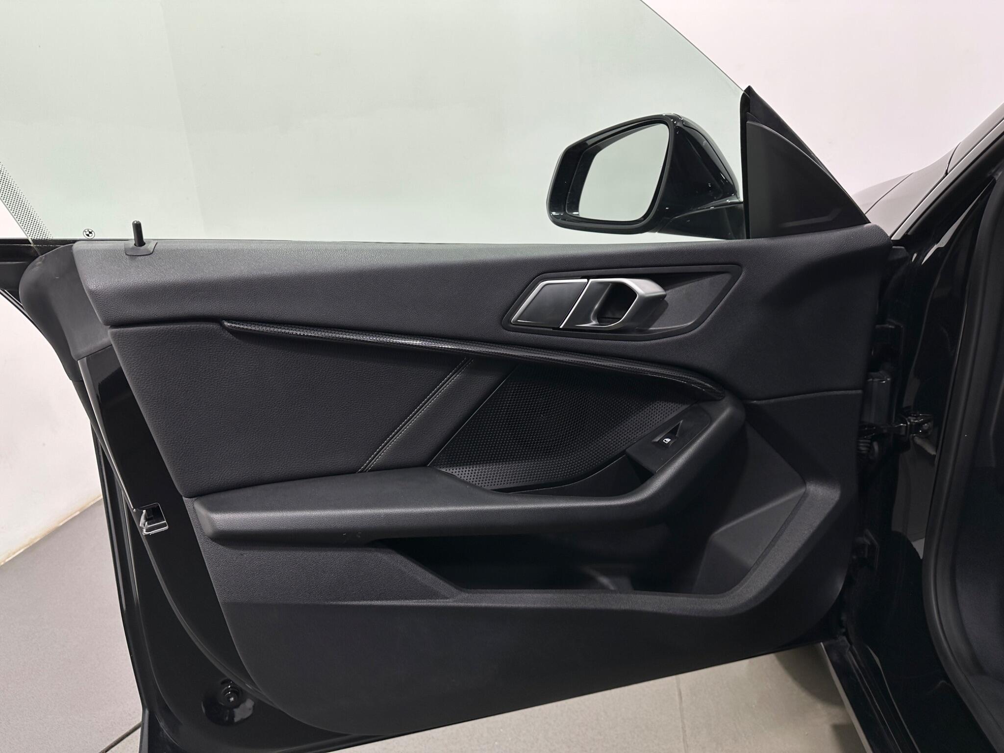 BMW 2 Series view 38