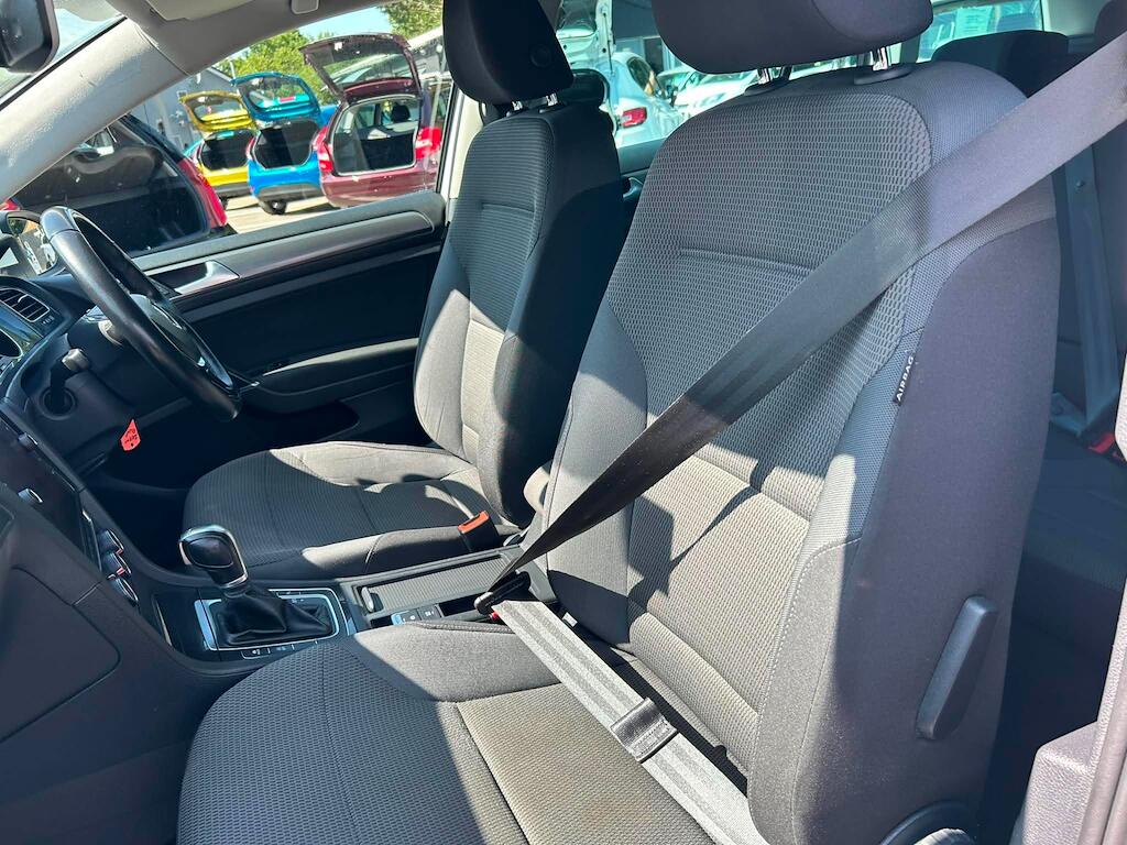 Volkswagen Golf view 18