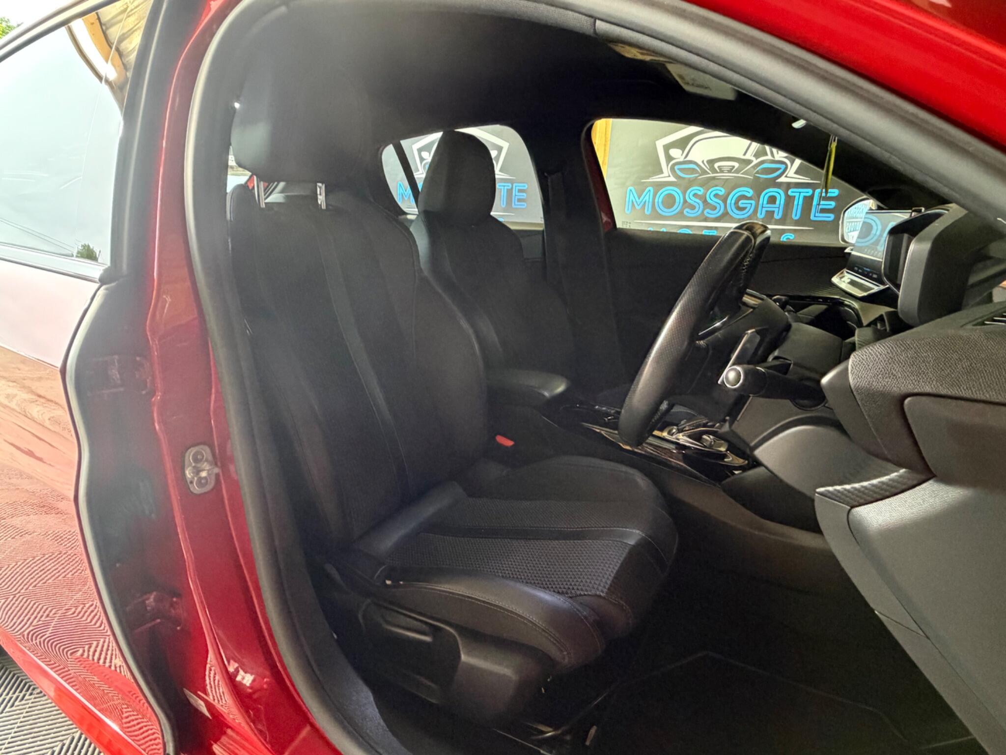 Peugeot 208 view 15