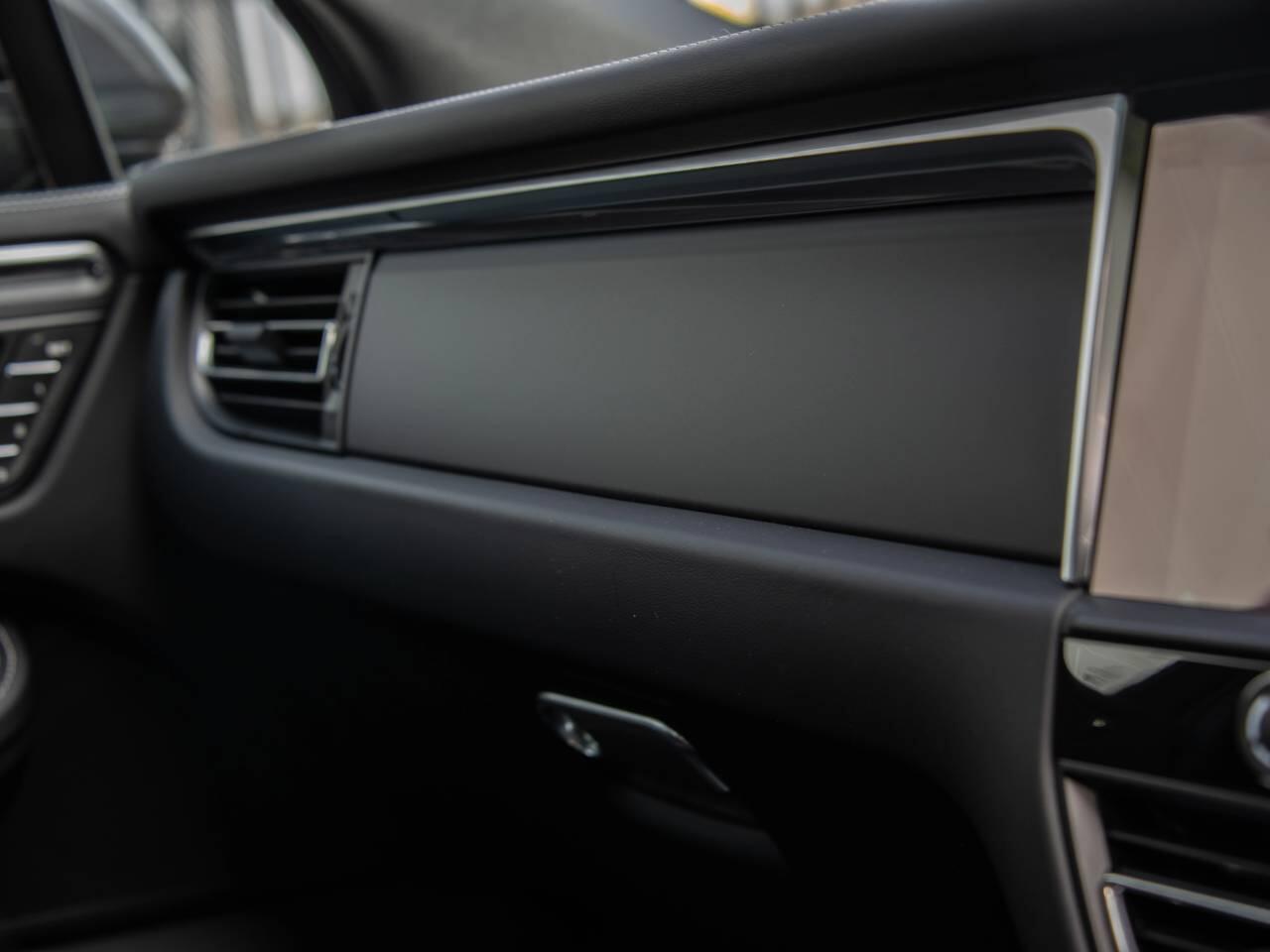 Porsche Macan view 44