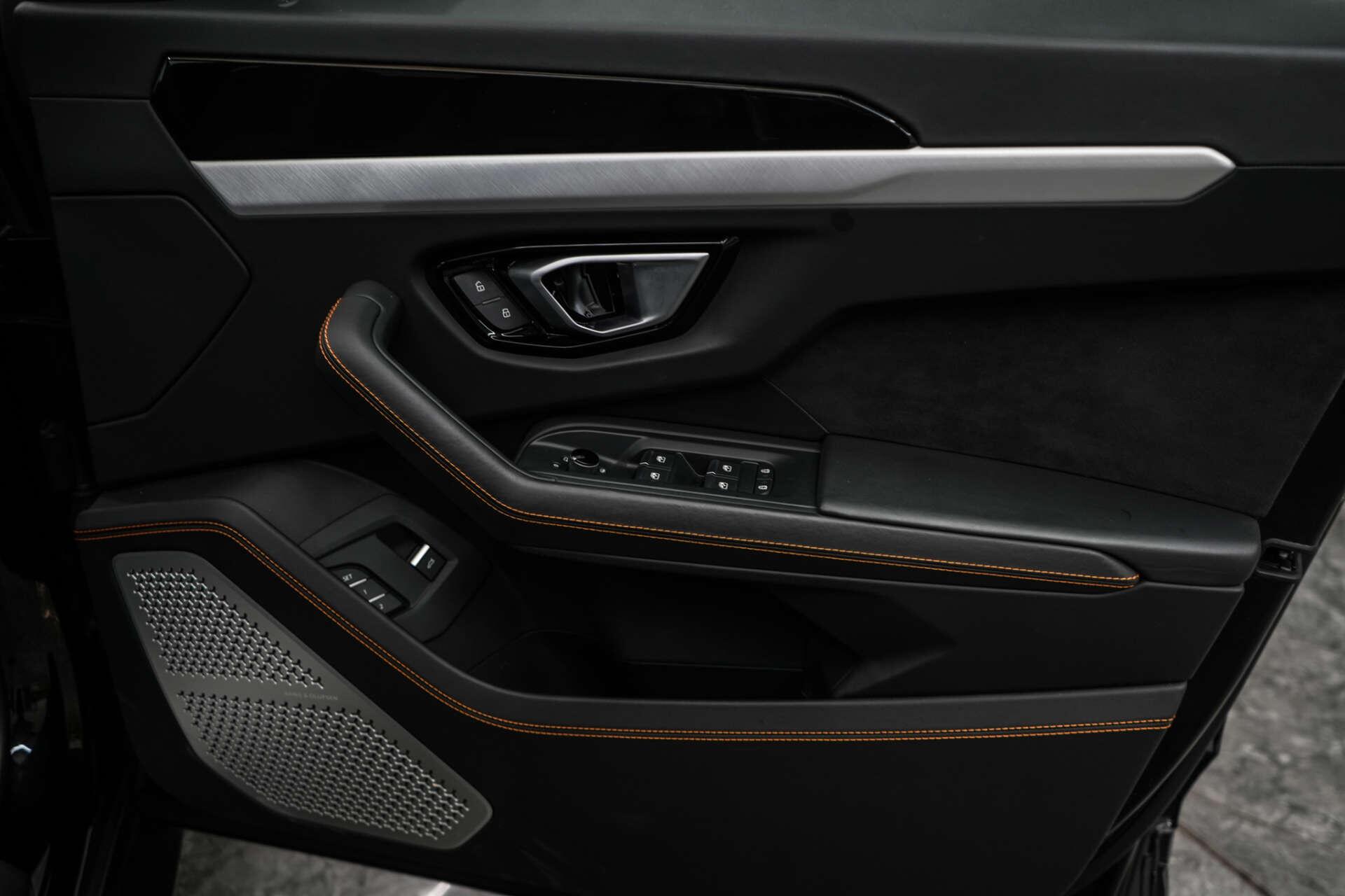 Lamborghini Urus view 30