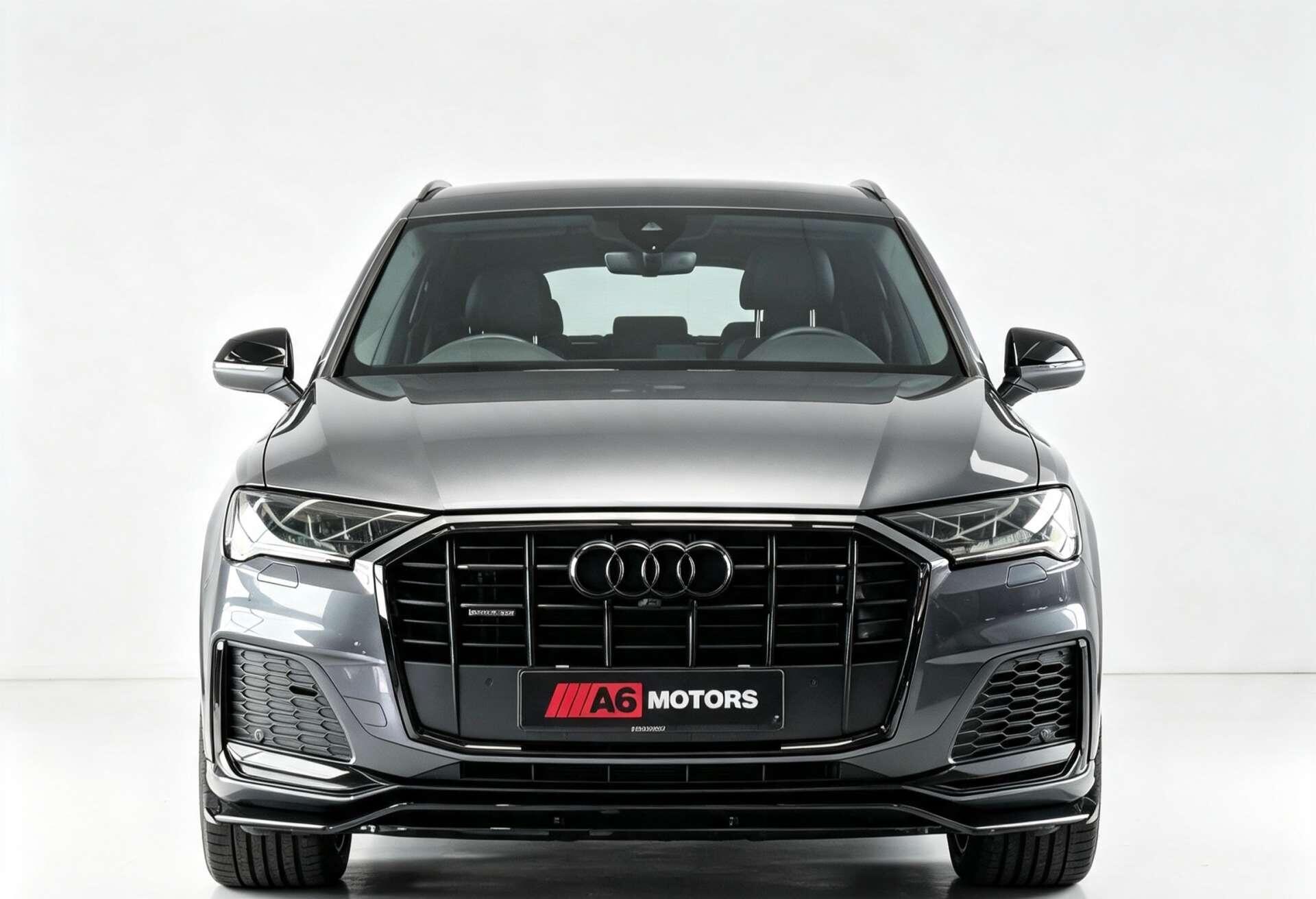 Audi Q7 view 6
