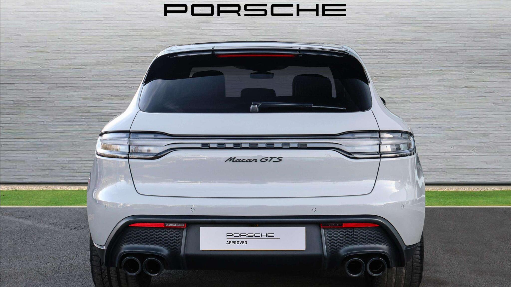 Porsche Macan view 8