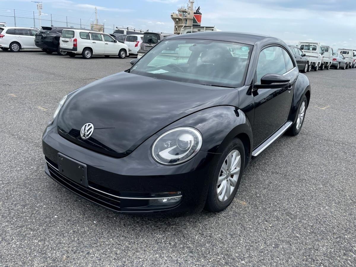 Volkswagen Beetle view 4