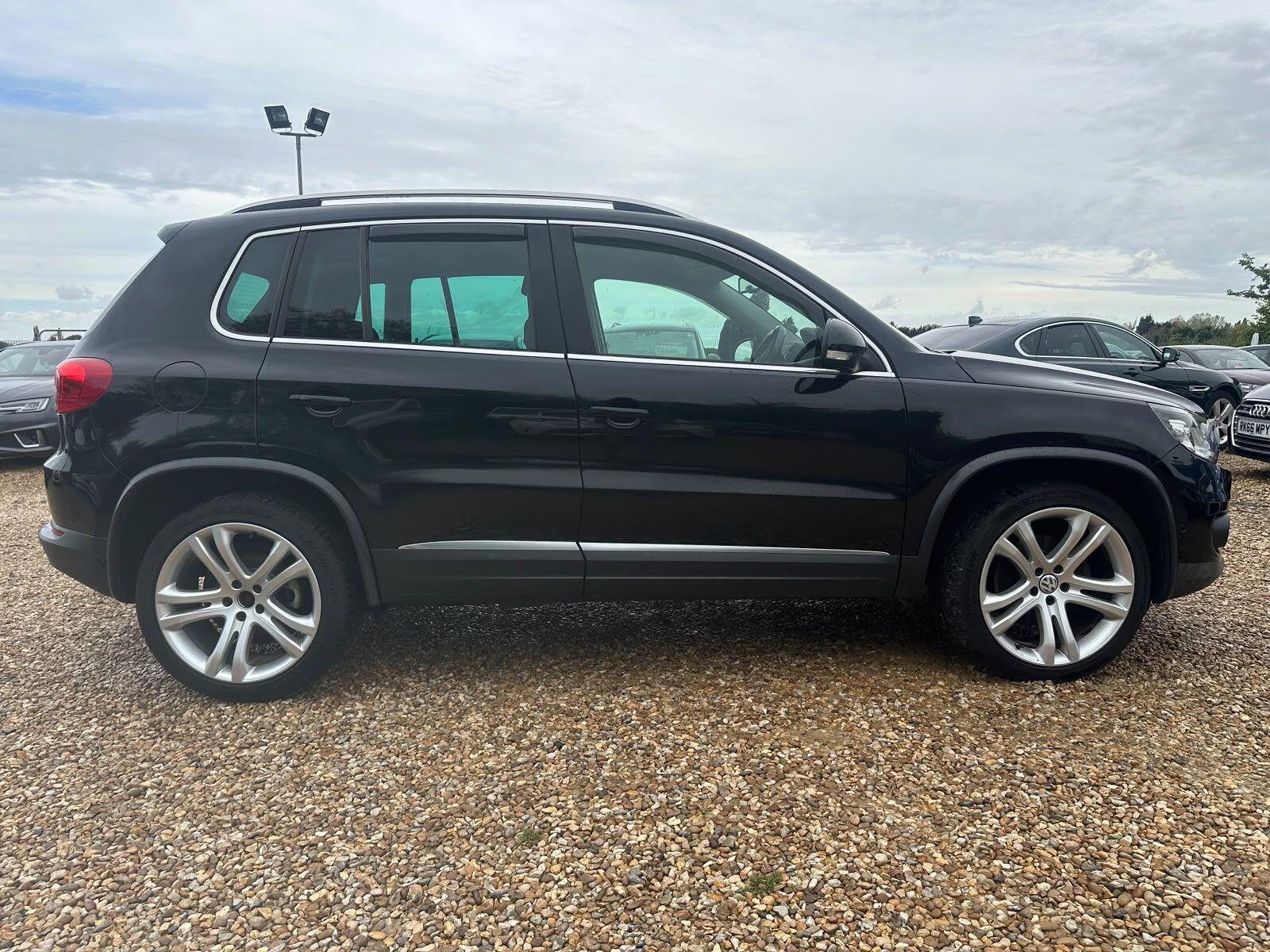 Volkswagen Tiguan view 5