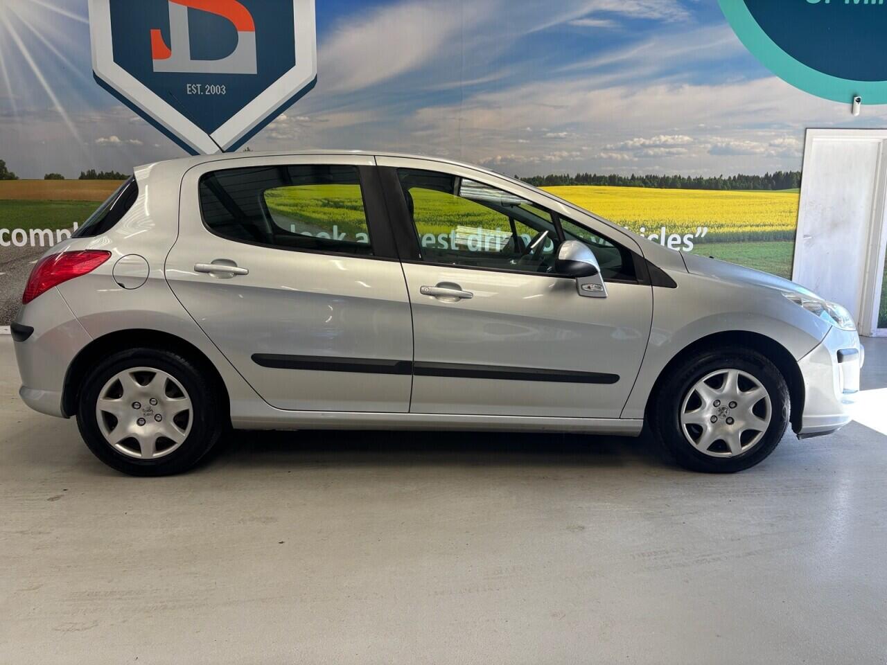 Peugeot 308 view 4