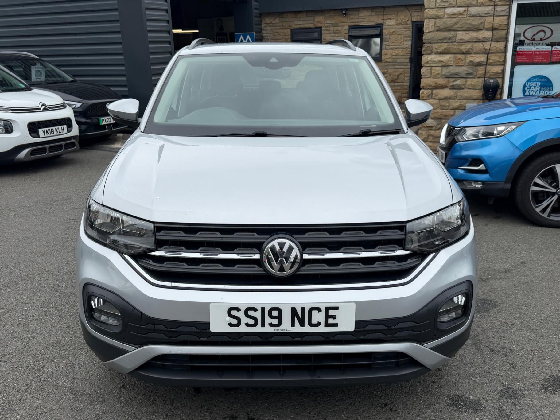 Volkswagen T-Cross view 3