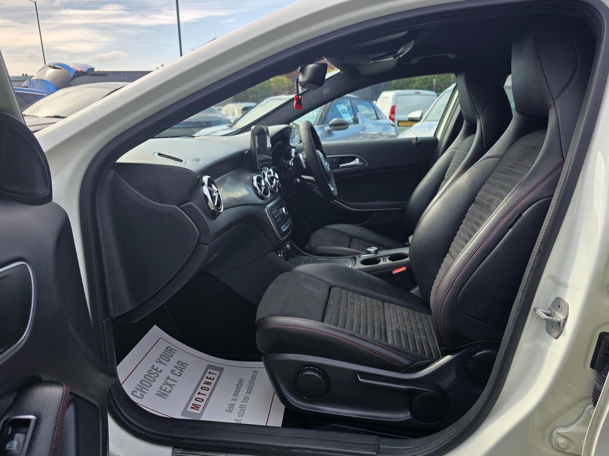 Mercedes-Benz Gla view 11