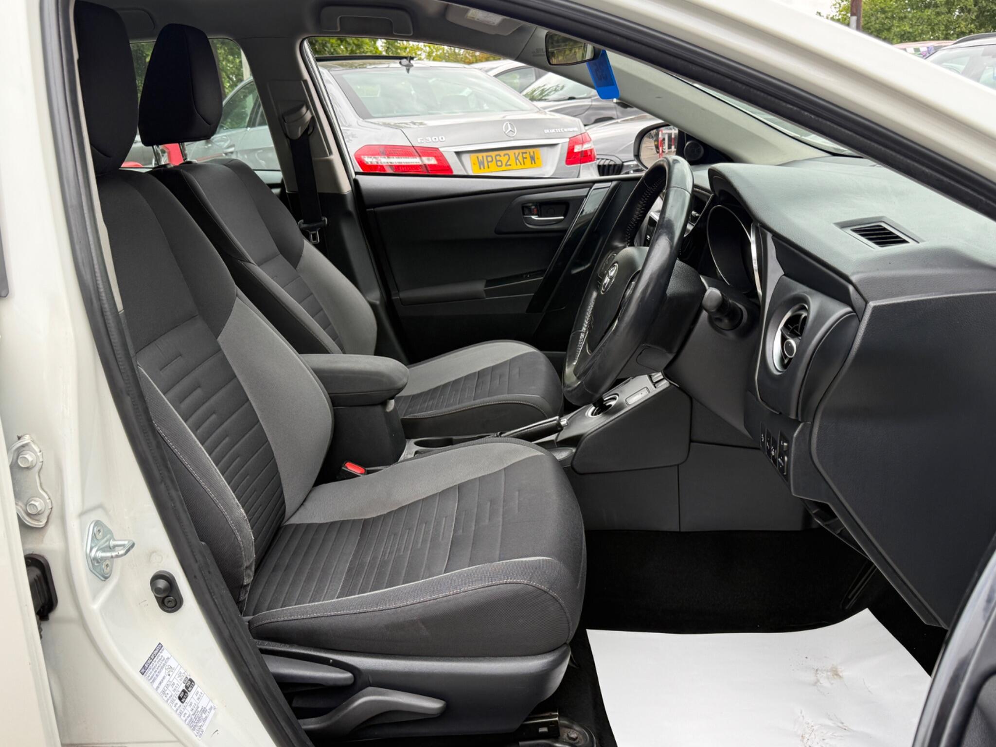 Toyota Auris - Image 27