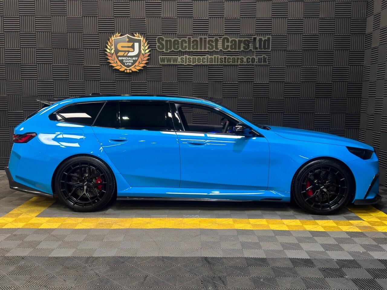 BMW M5 view 3