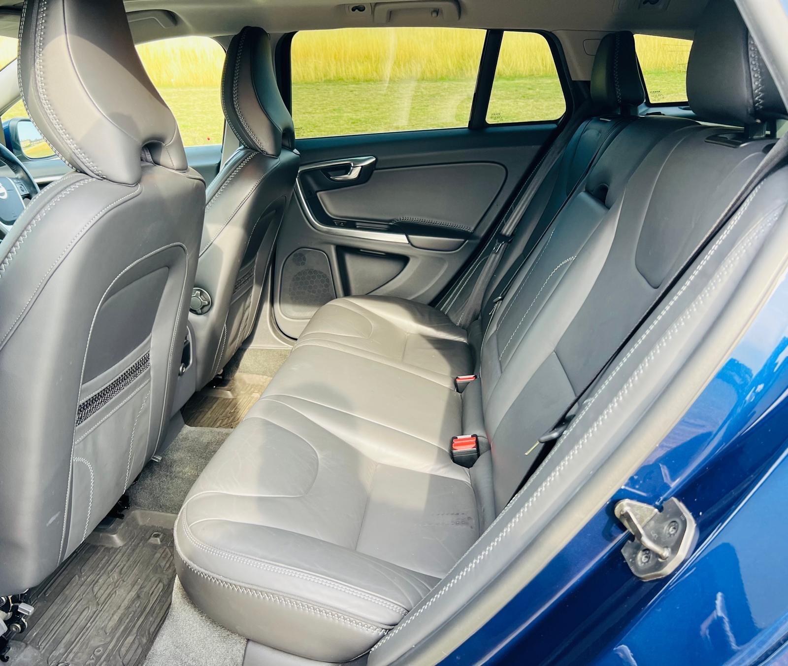 2012 Volvo V60 image 18