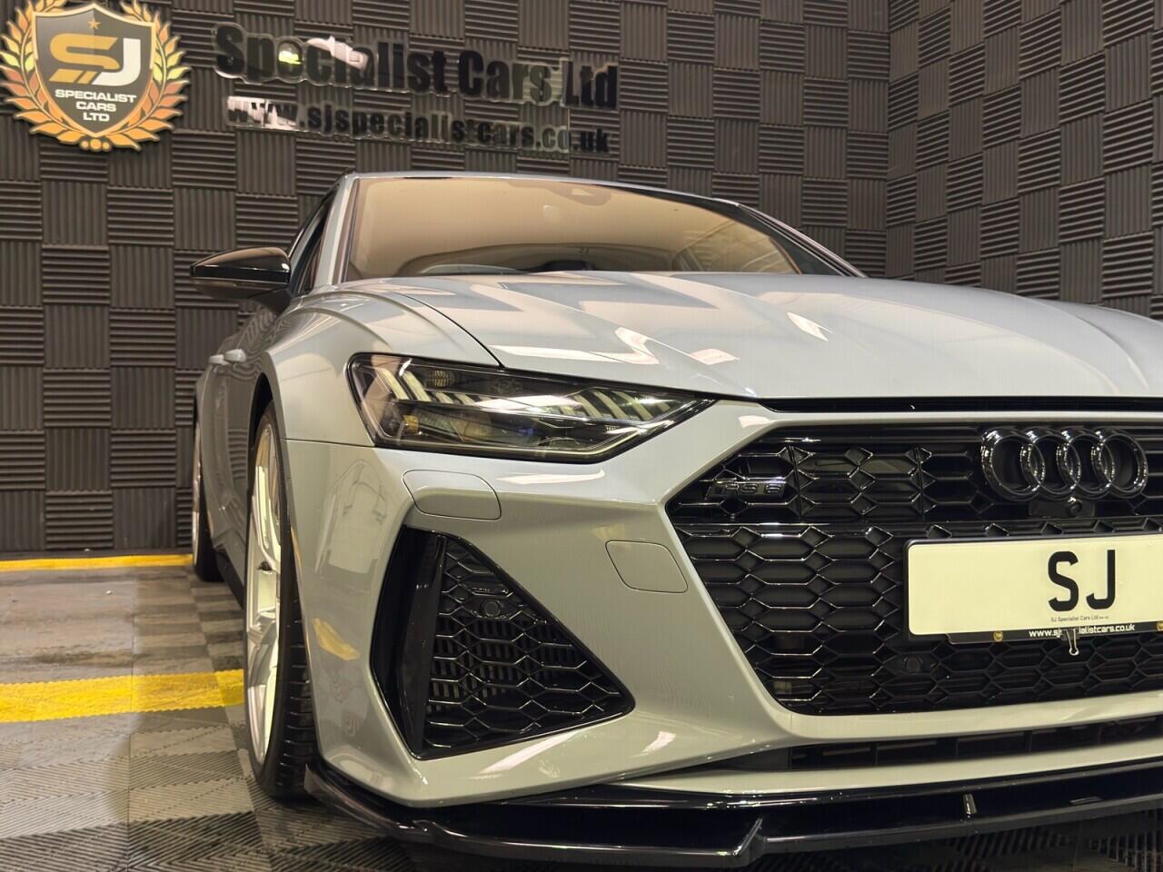 Audi RS6 Avant view 22