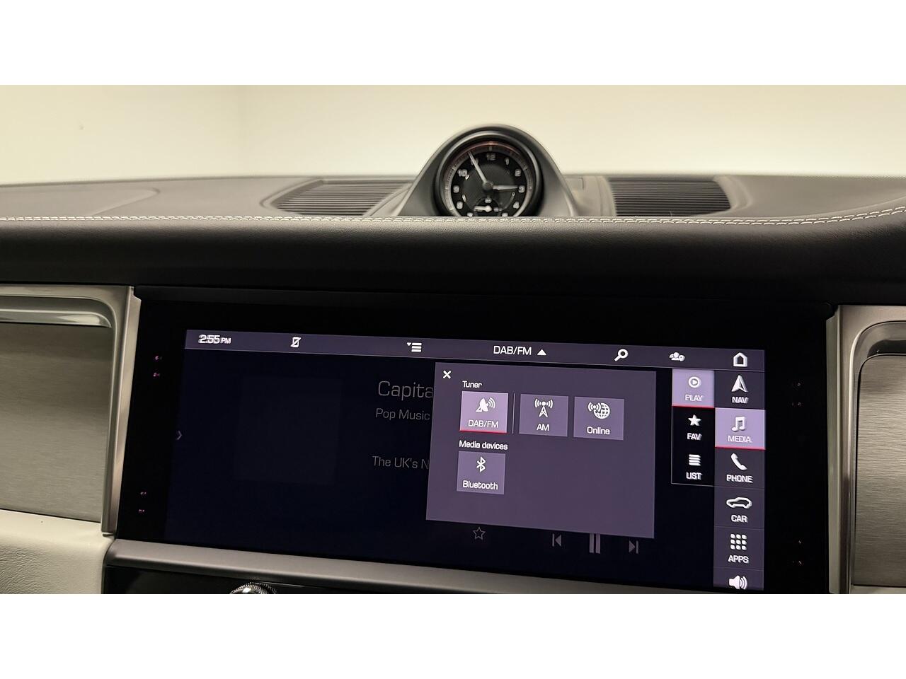 Porsche Macan view 31