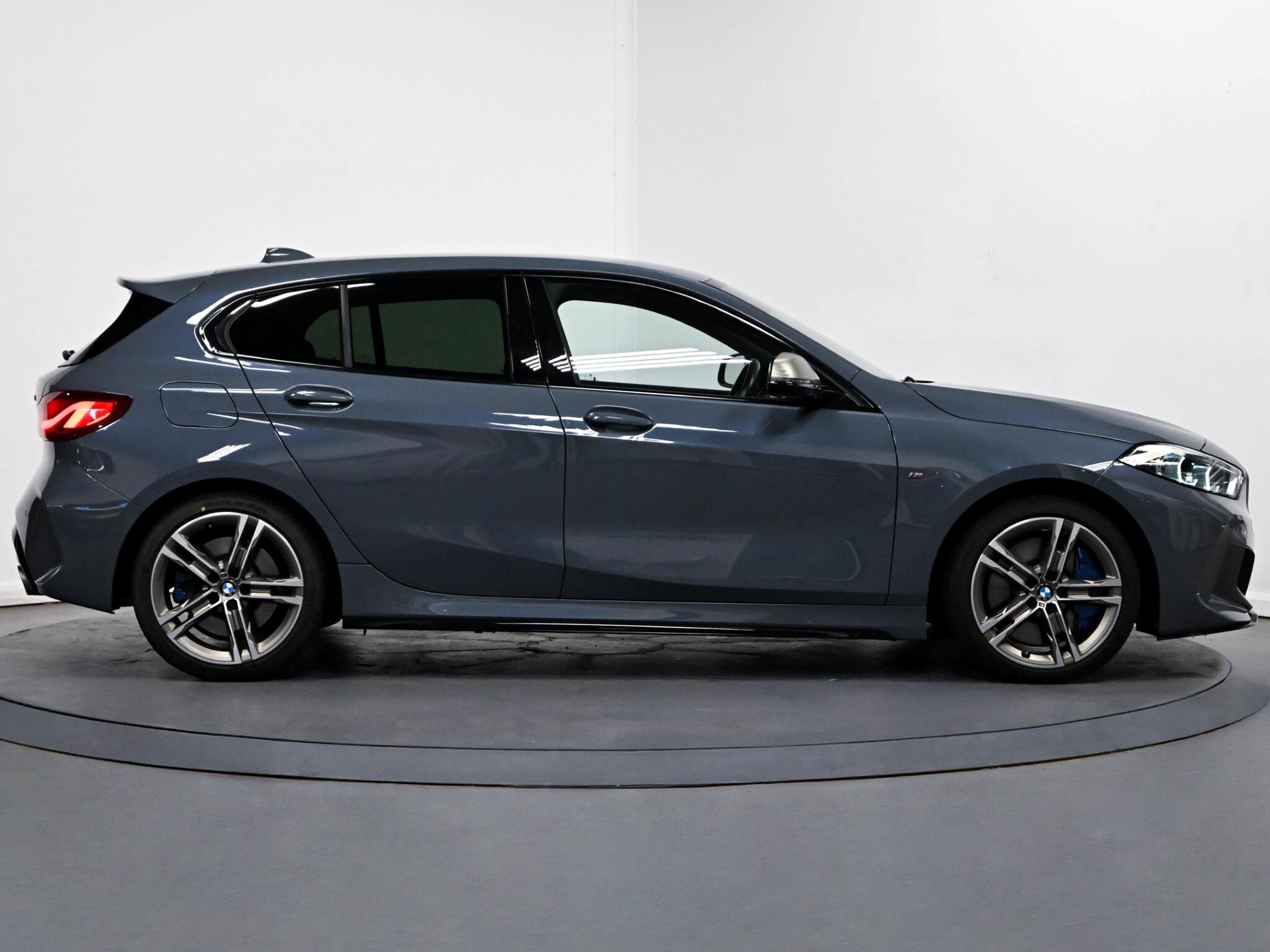 BMW 1 Series view 17