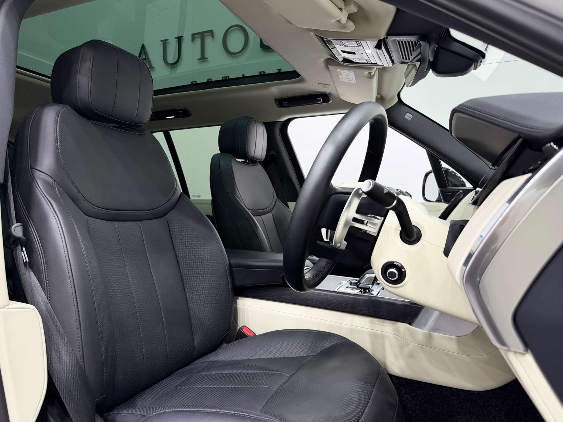 Land Rover Range Rover view 2