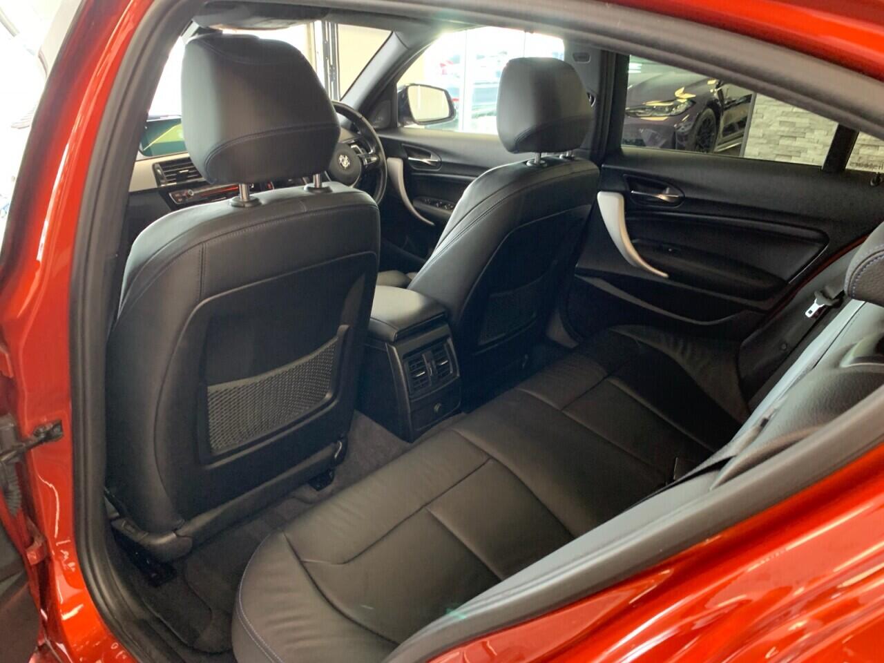 BMW 1 Series view 28