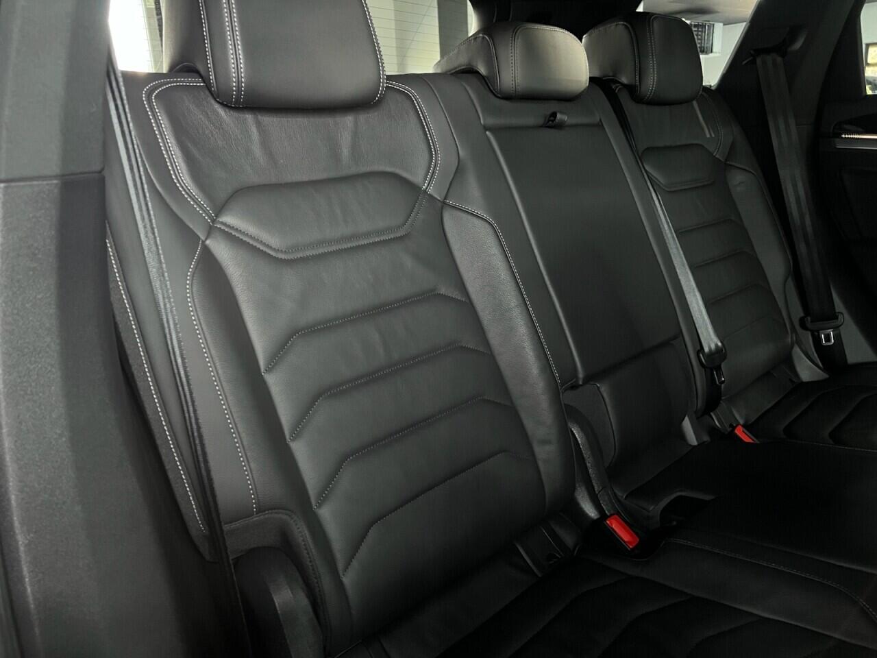 Volkswagen Touareg view 46