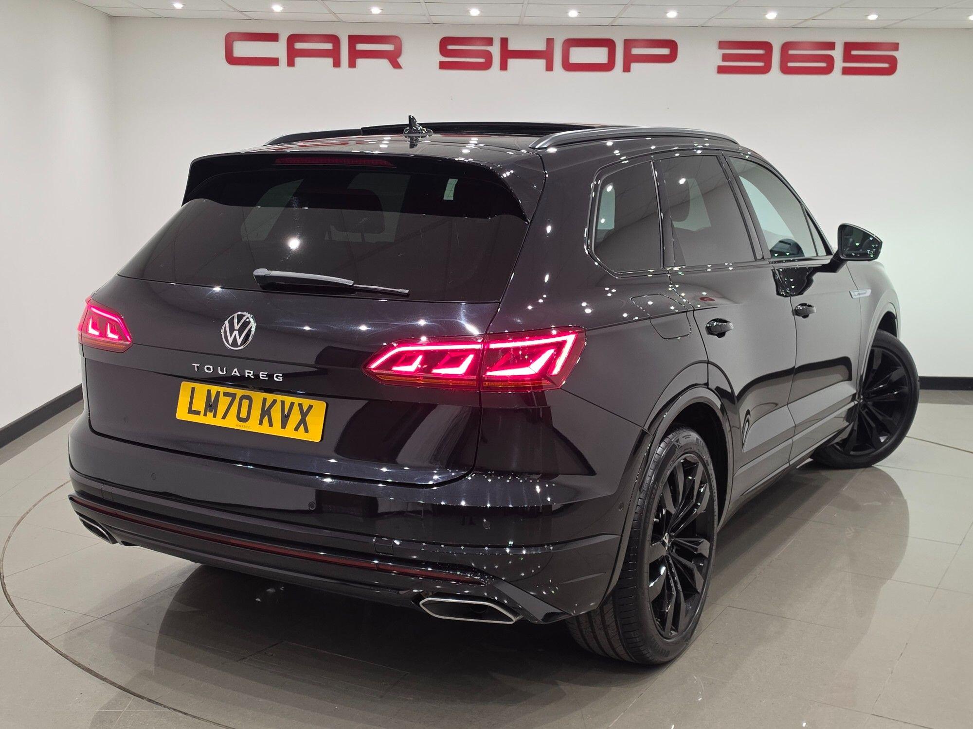 Volkswagen Touareg view 8