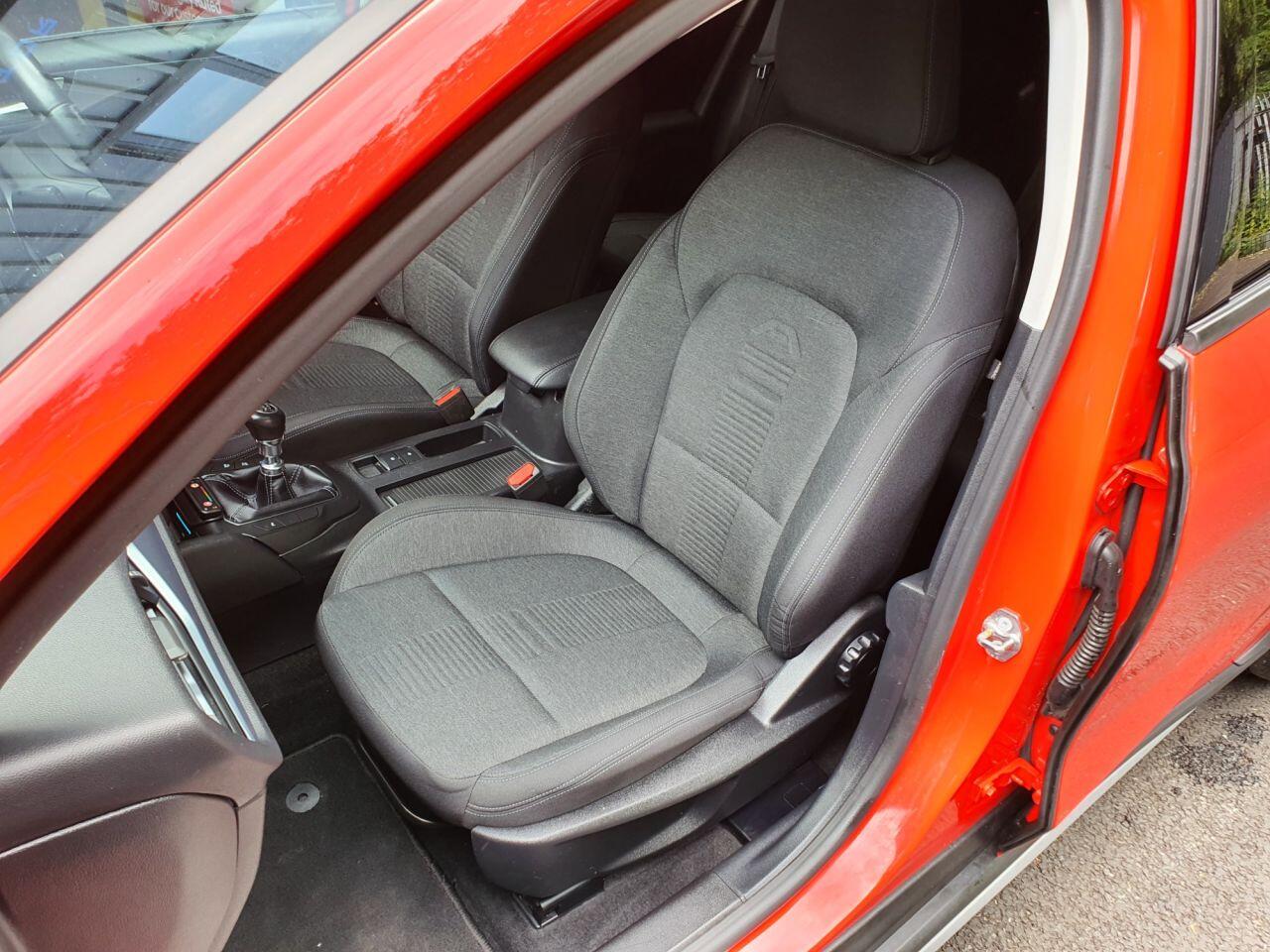 Ford Focus view 28