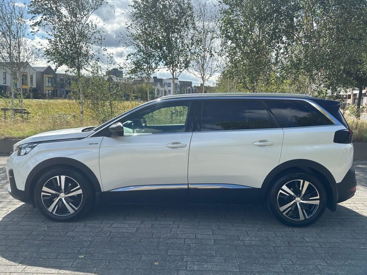 Peugeot 5008 view 9