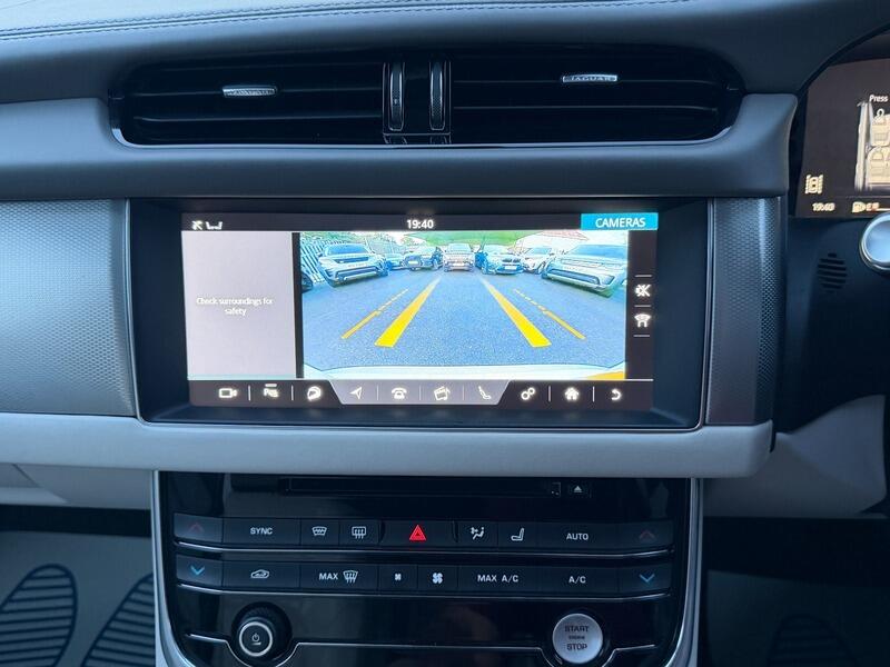 Jaguar XF view 43