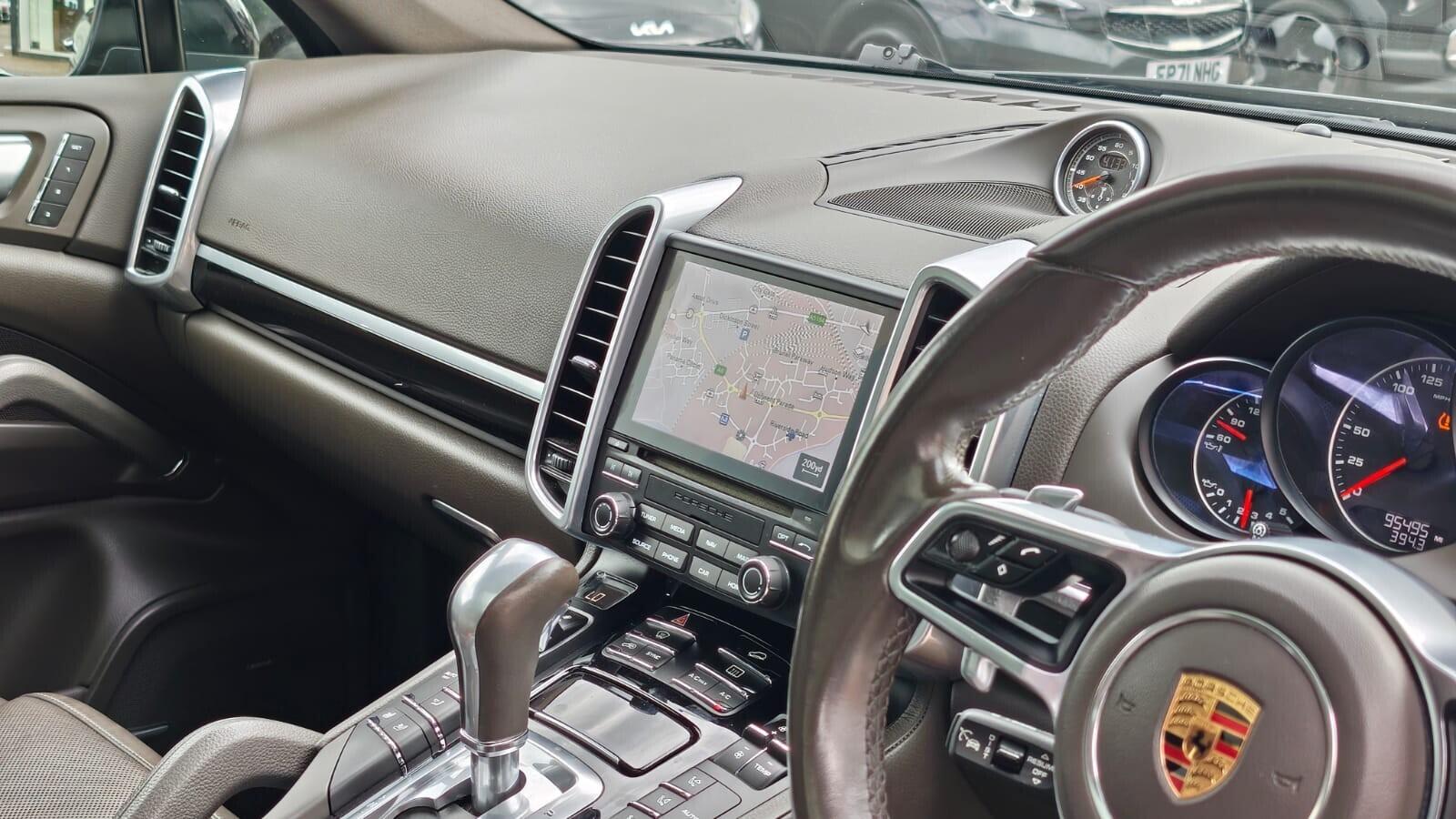 Porsche Cayenne view 16