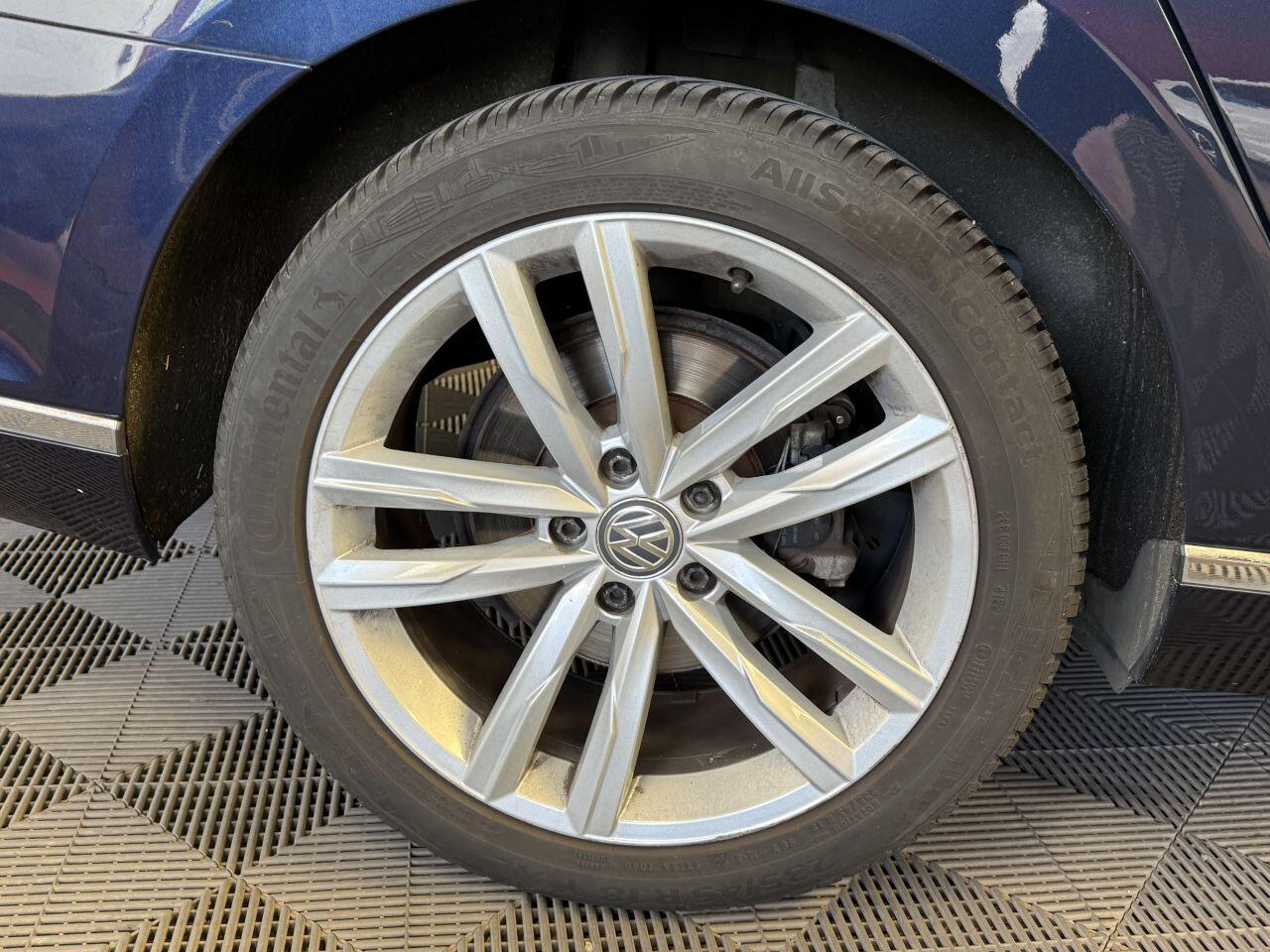 Volkswagen Passat view 20