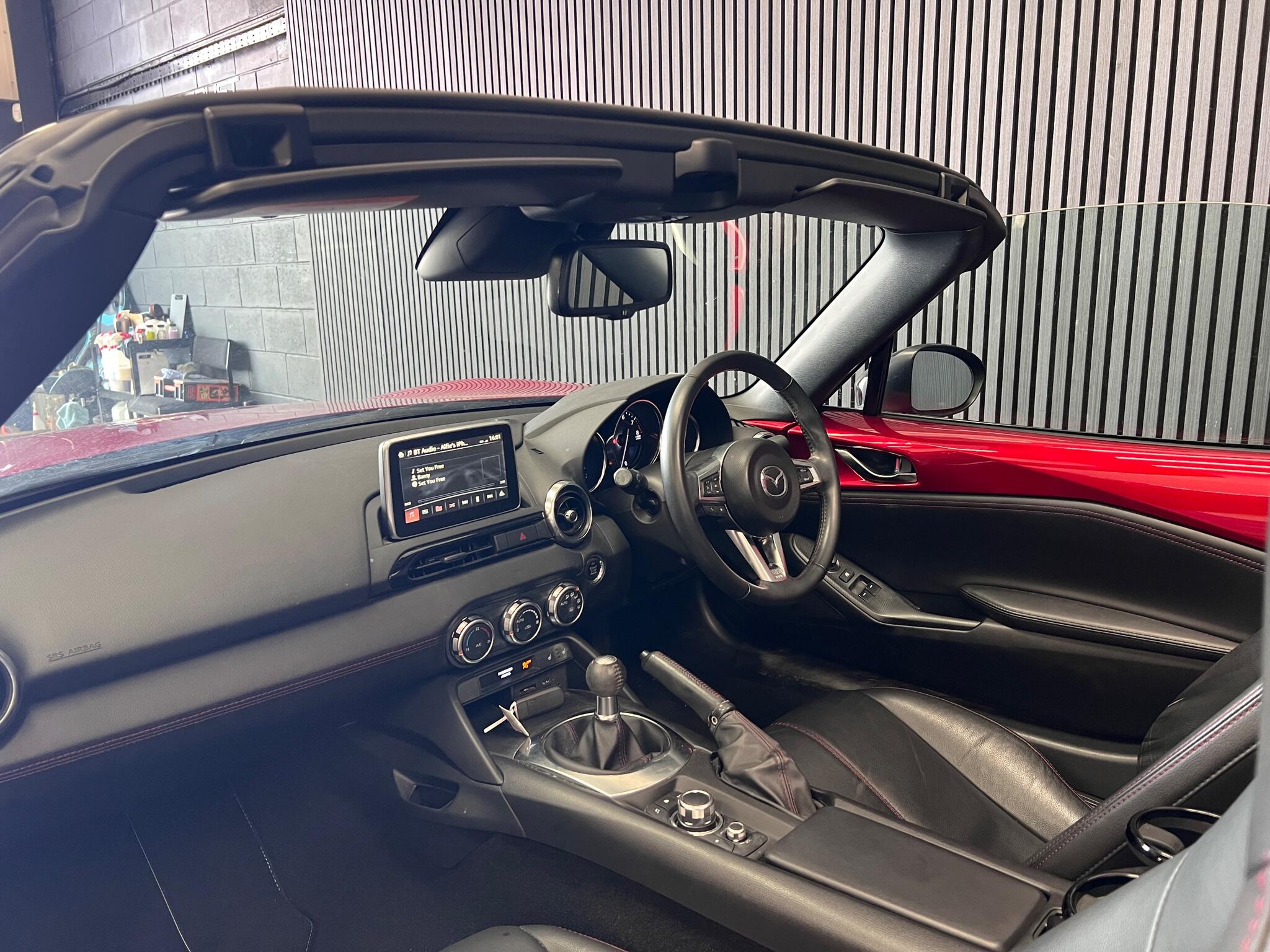 Mazda MX-5 view 17