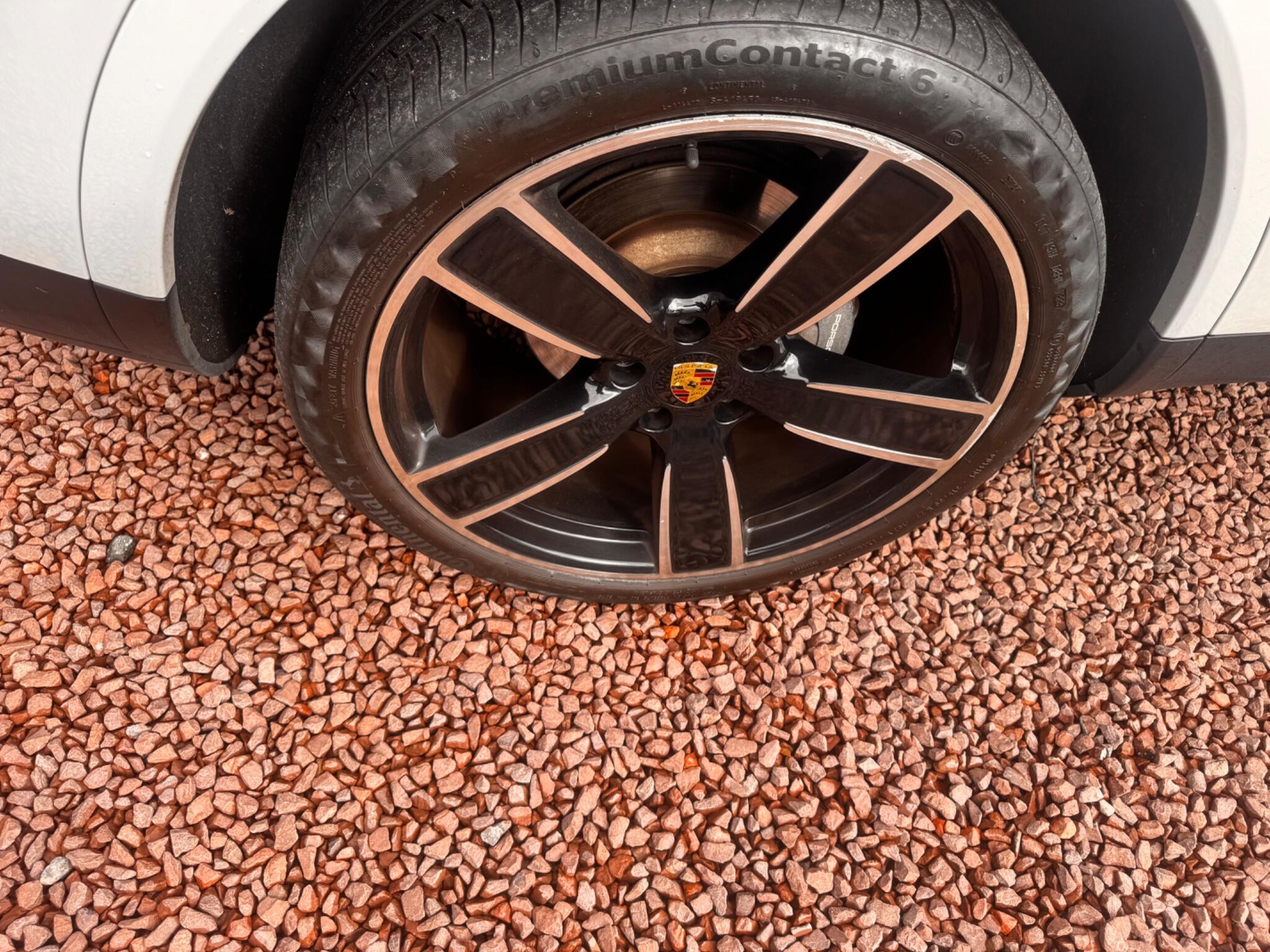 Porsche Cayenne view 43