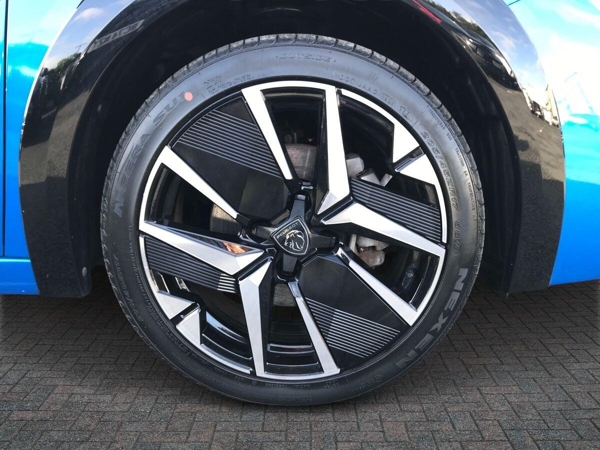 Peugeot 208 view 12