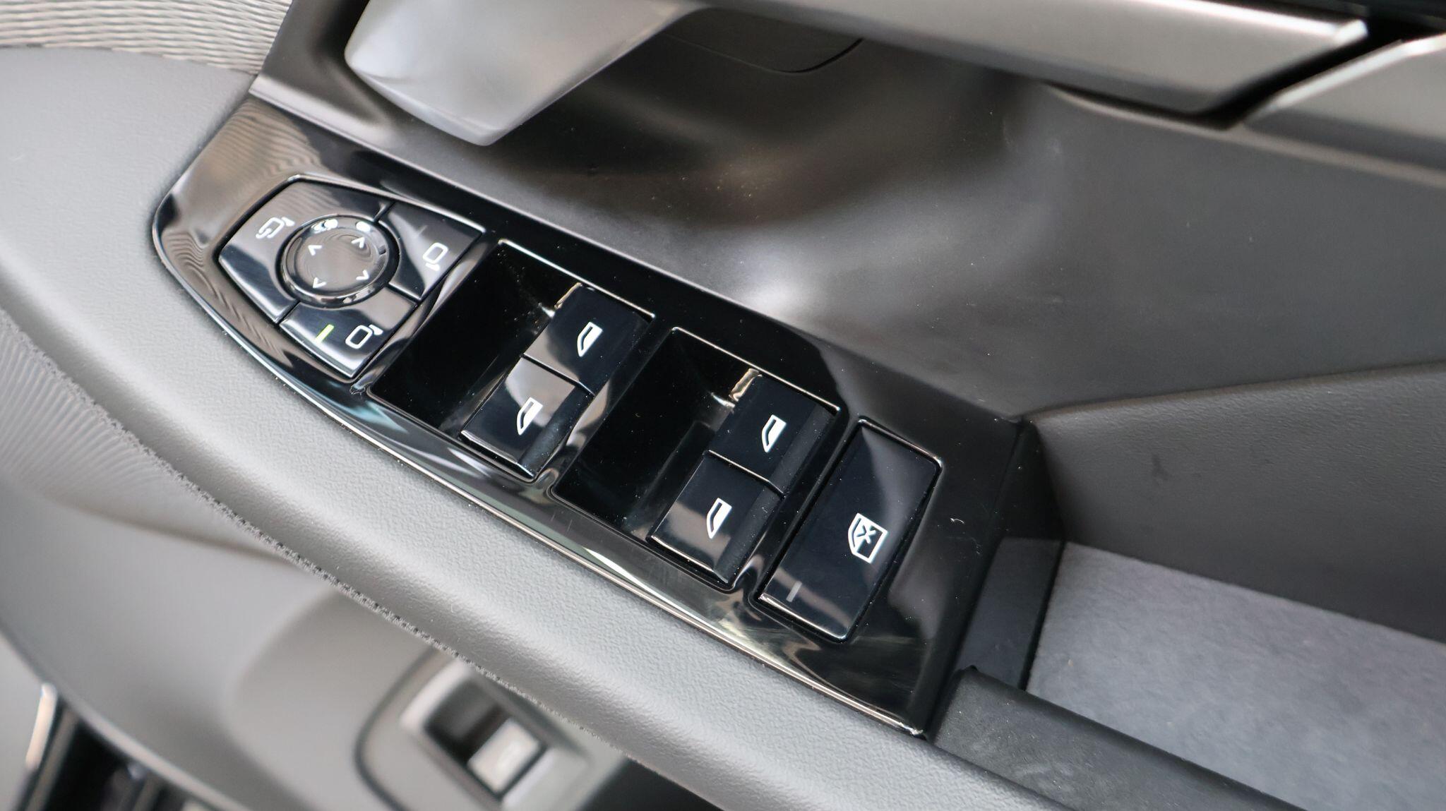 BMW 5 Series view 30