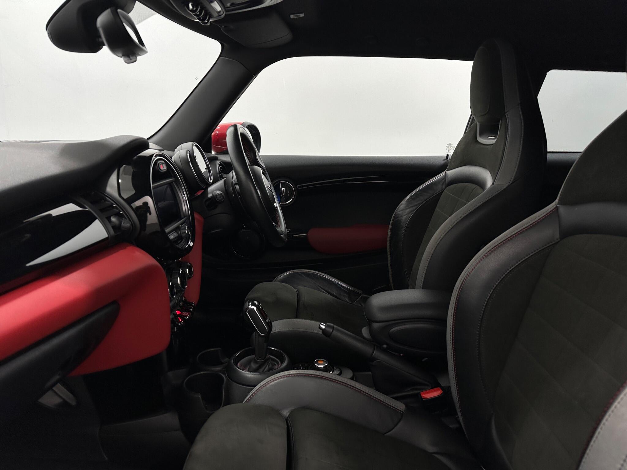 Mini Hatch view 36