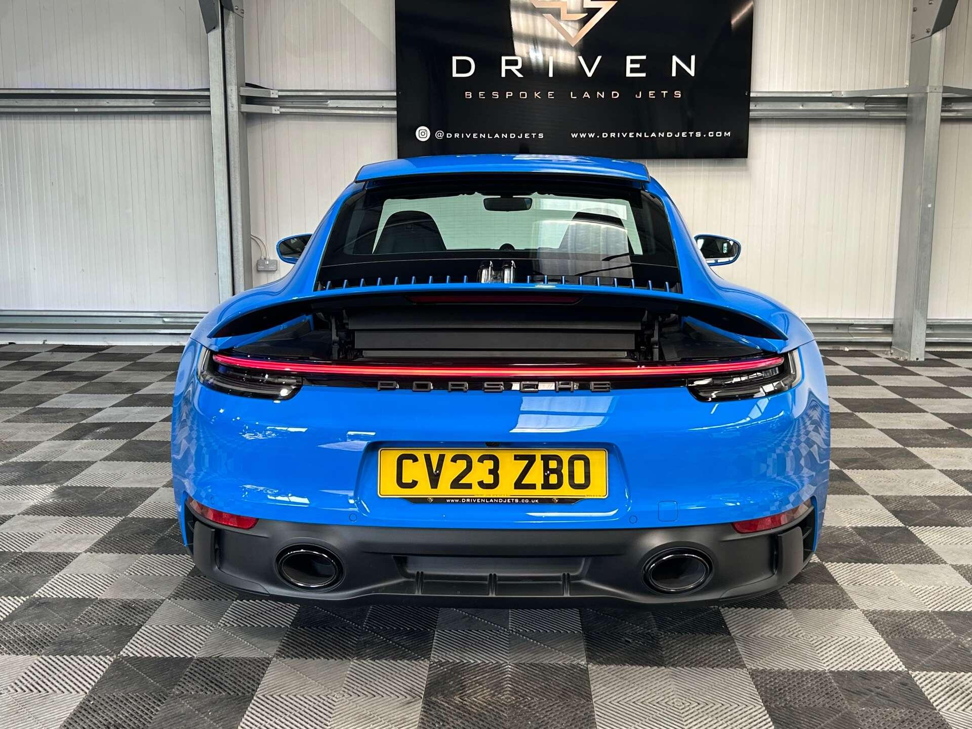 Porsche 911 view 18