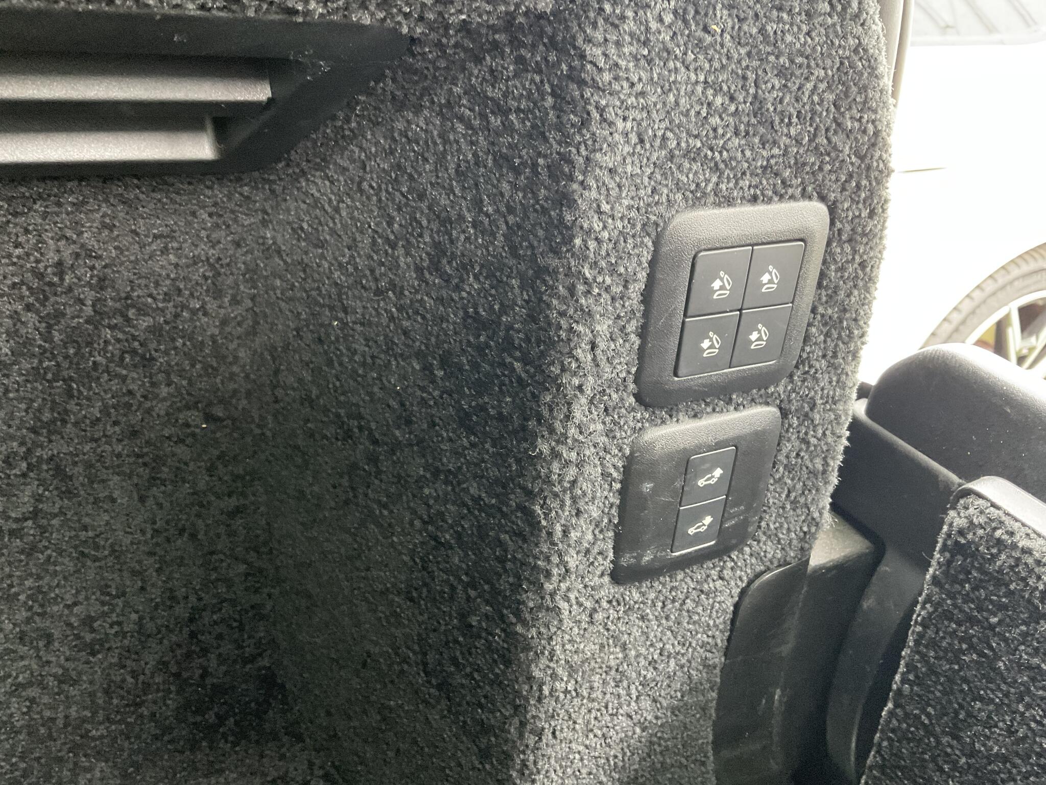 Land Rover Range Rover view 21