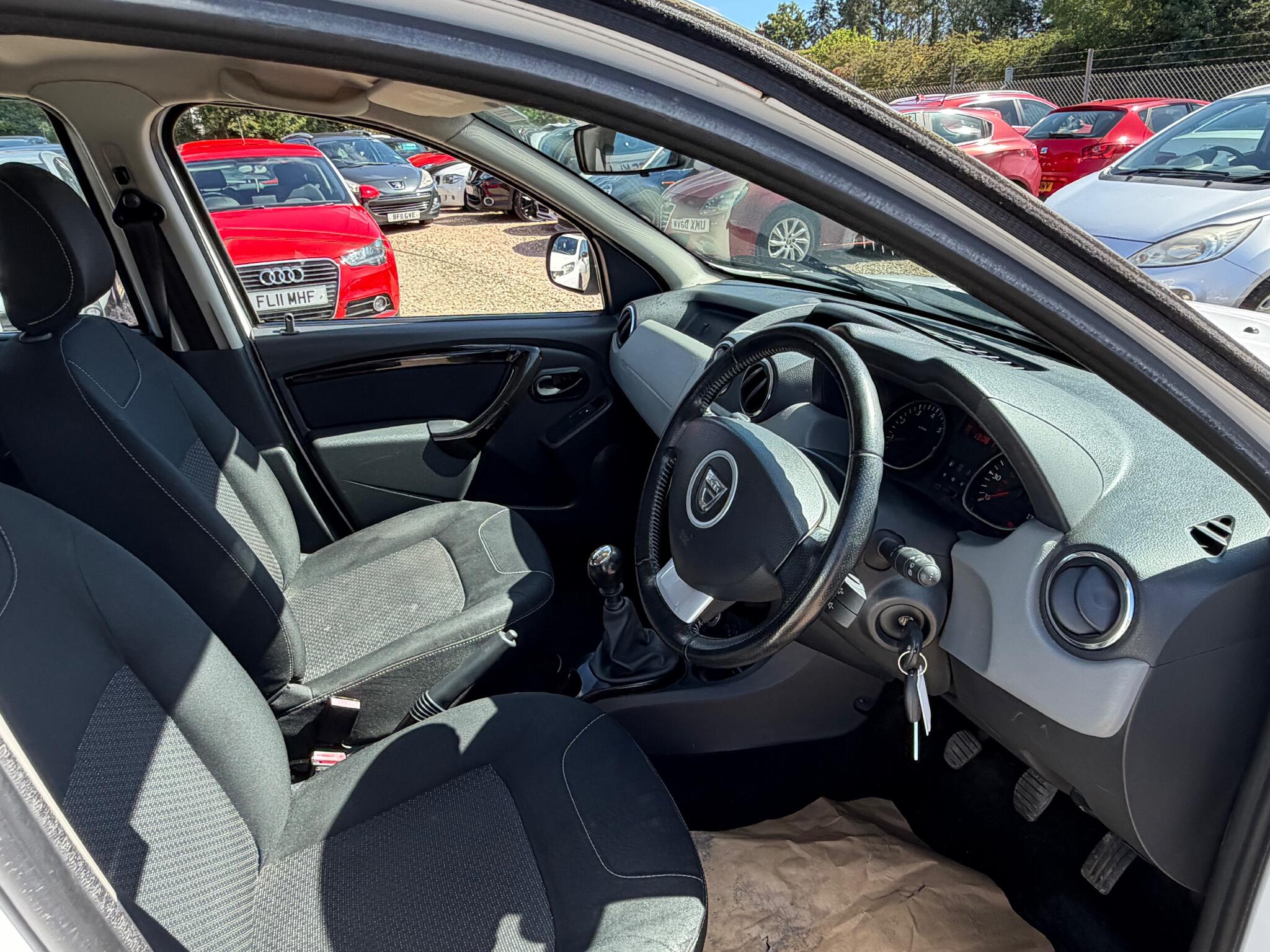 Dacia Duster view 3