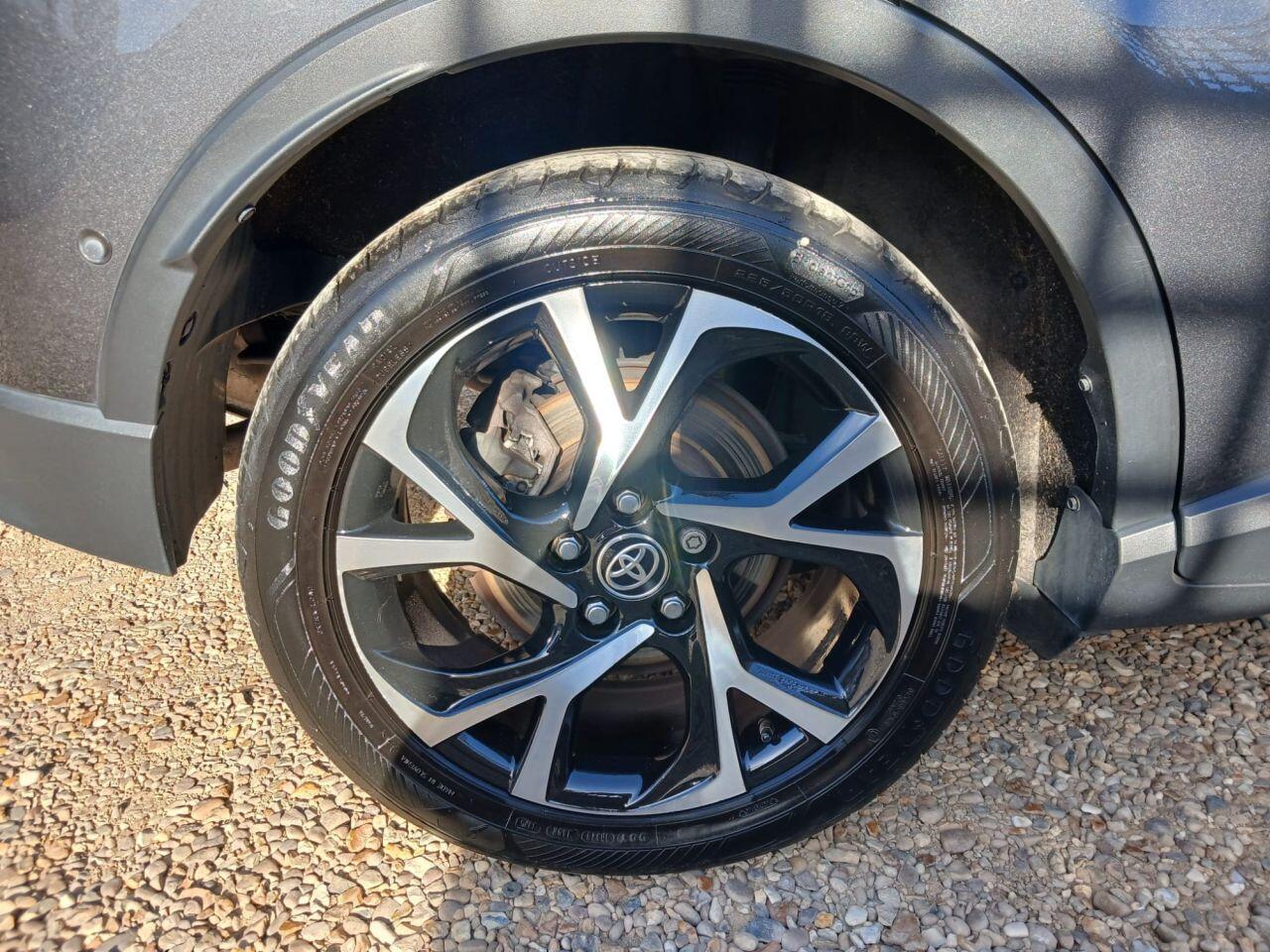 Toyota C-HR view 38