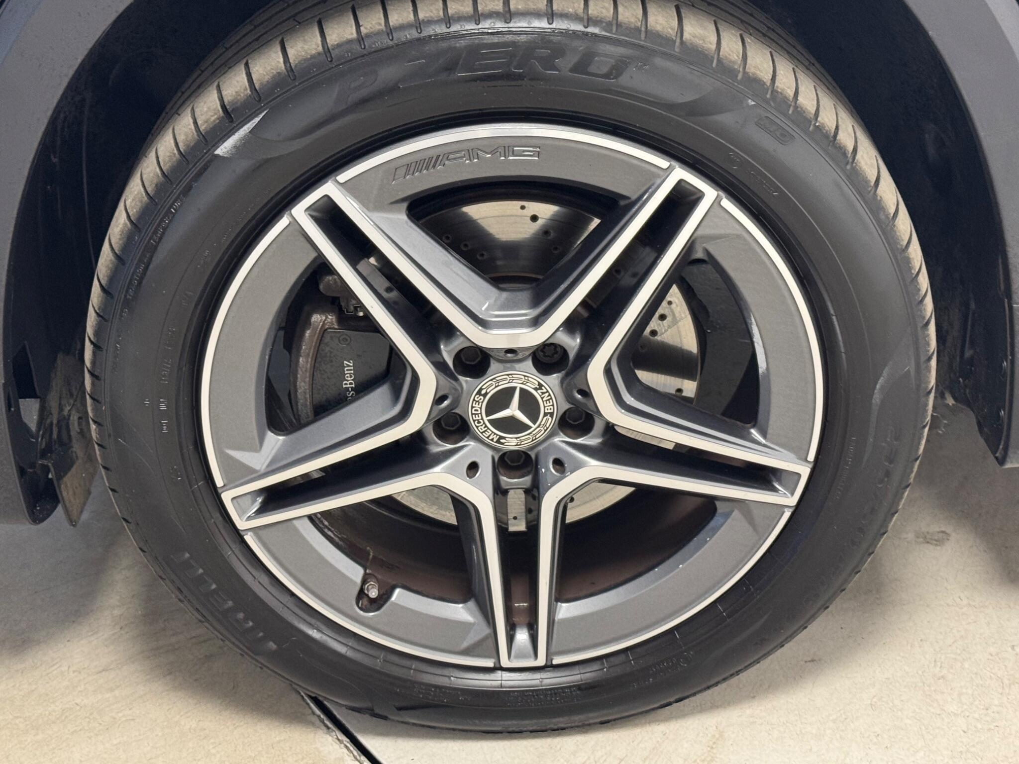 Mercedes-Benz GLB view 14