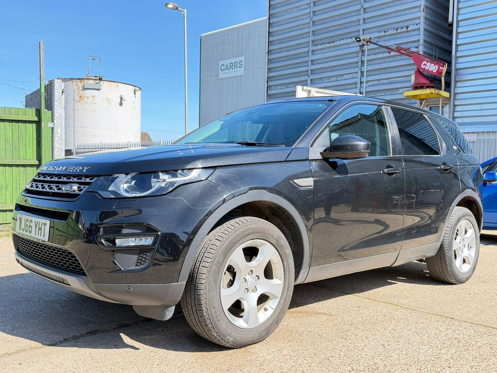 Land Rover Discovery Sport view 3