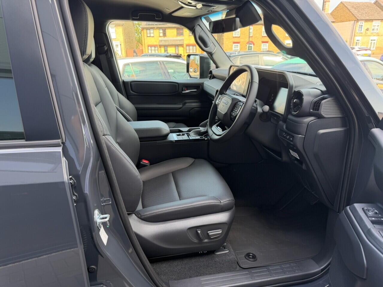 Toyota Land Cruiser view 22