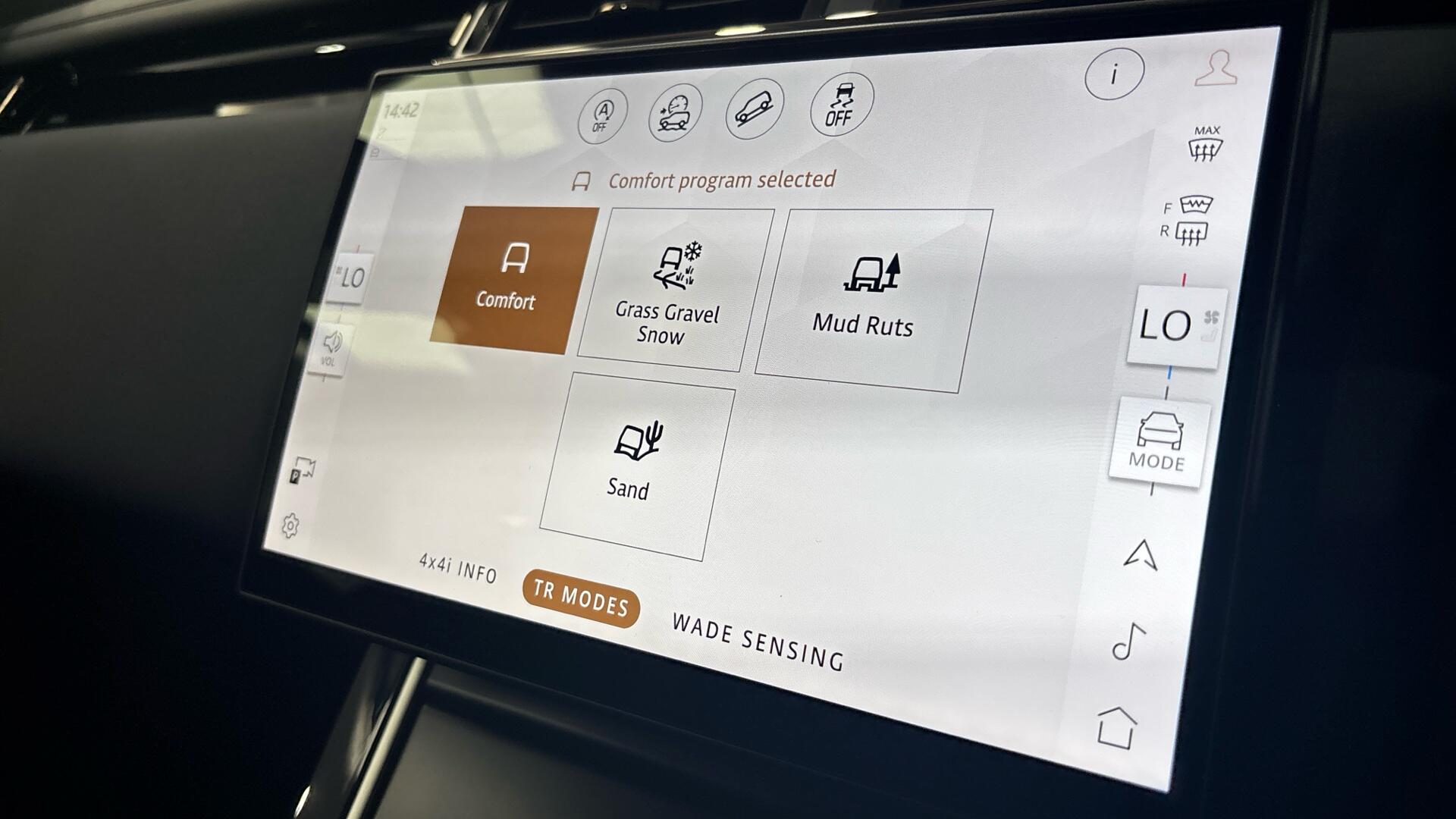 Land Rover Range Rover Velar view 46