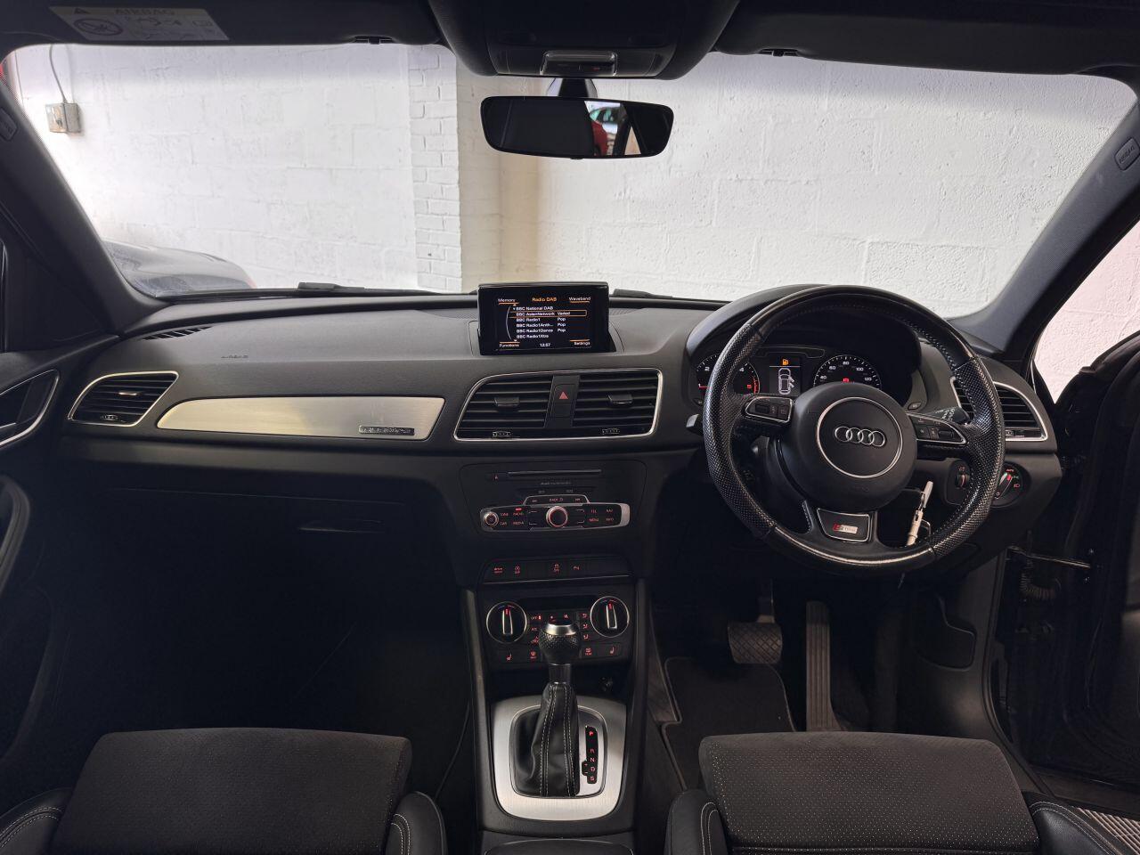 Audi Q3 view 32