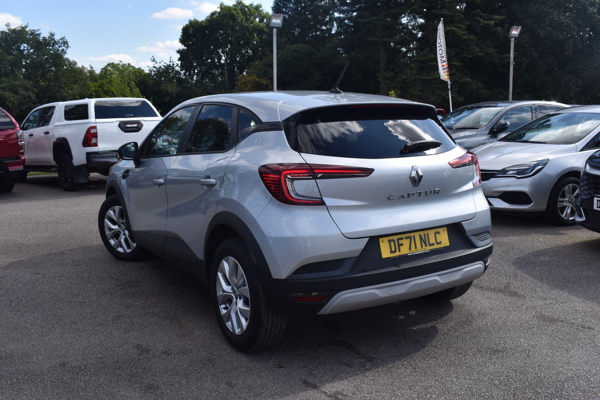 Captur - 1.3 TCe Iconic EDC Euro 6 (s/s) 5dr - Image 2