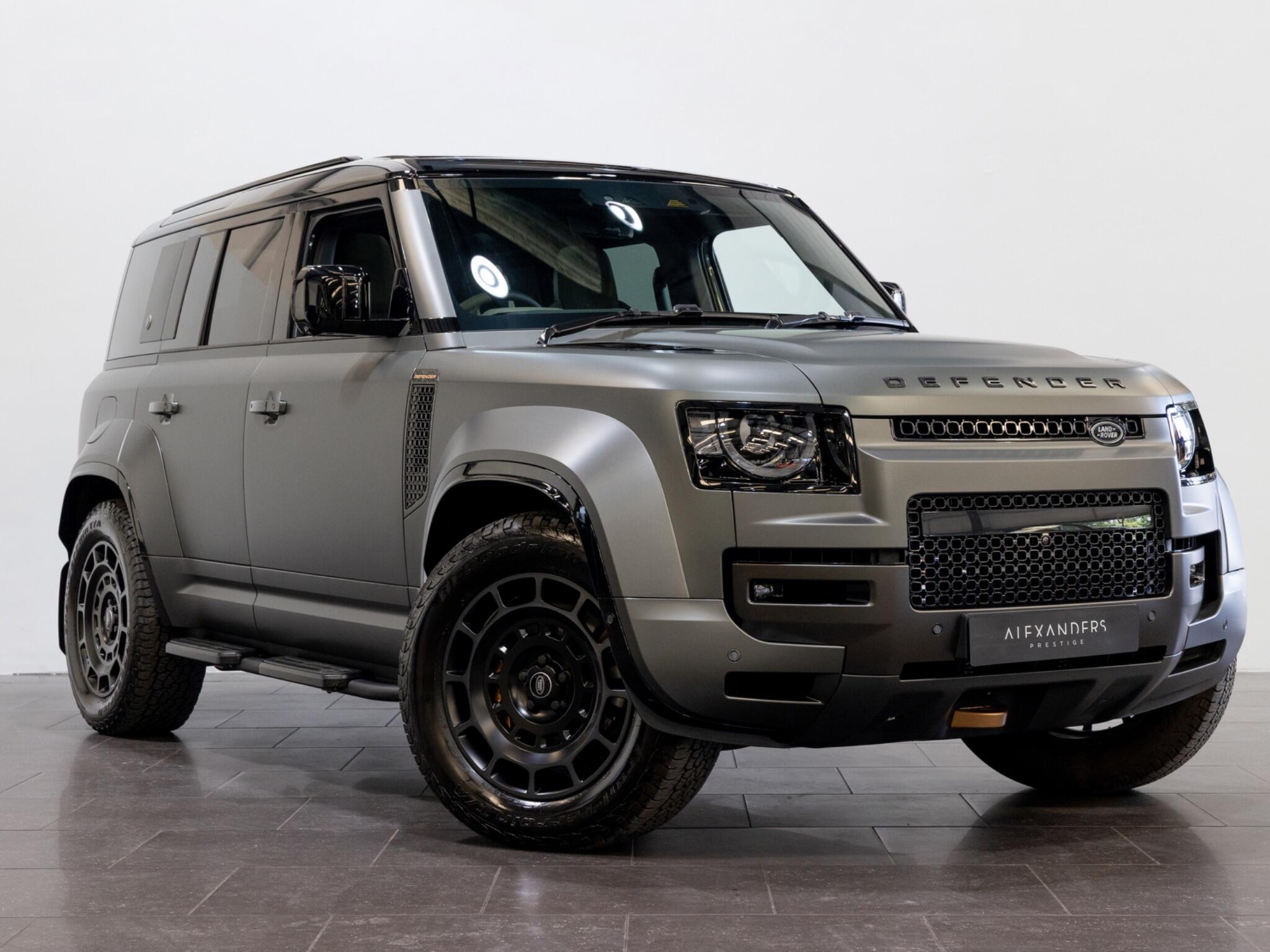 Land Rover Defender 110 view 25