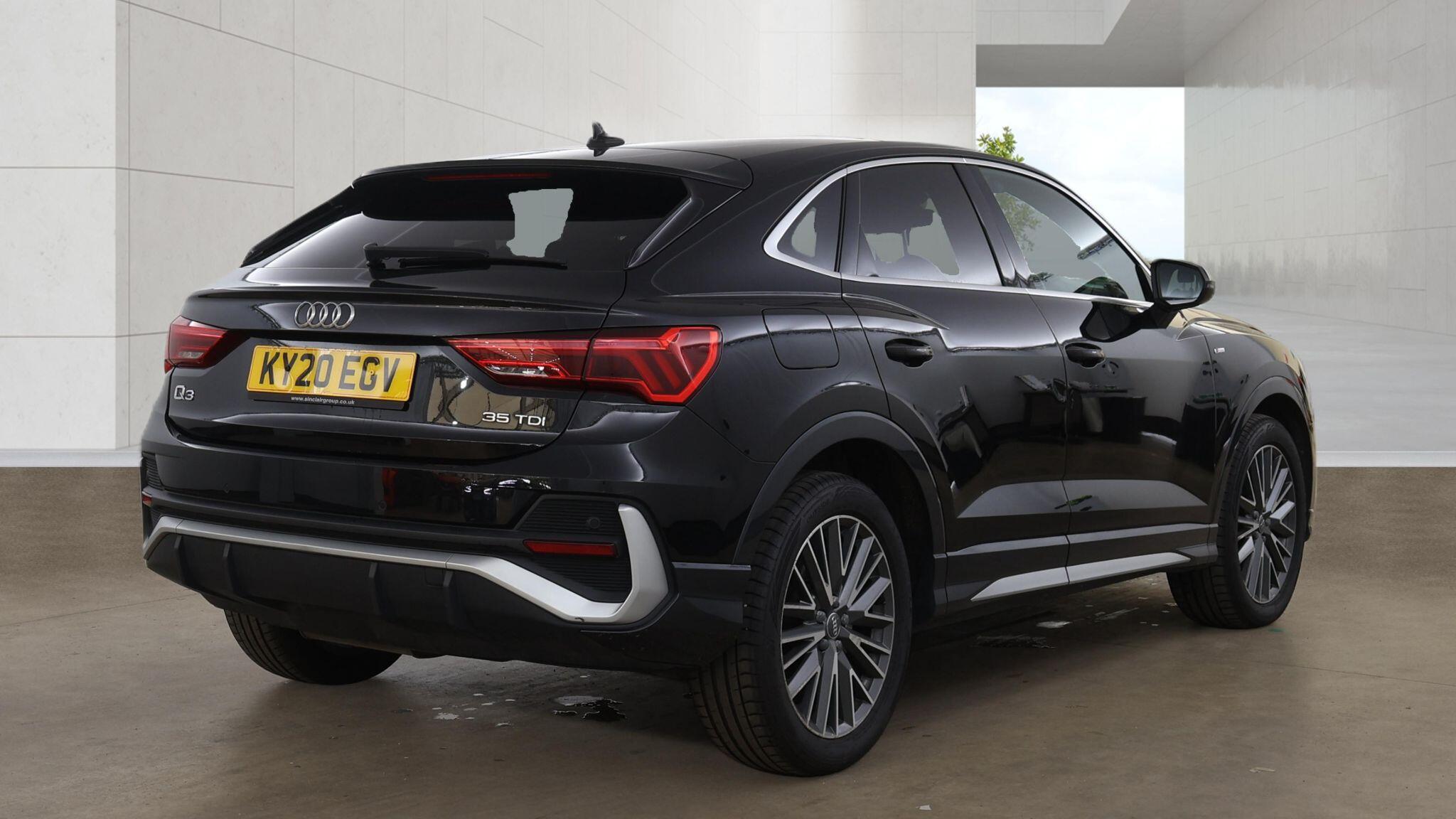 Audi Q3 view 3