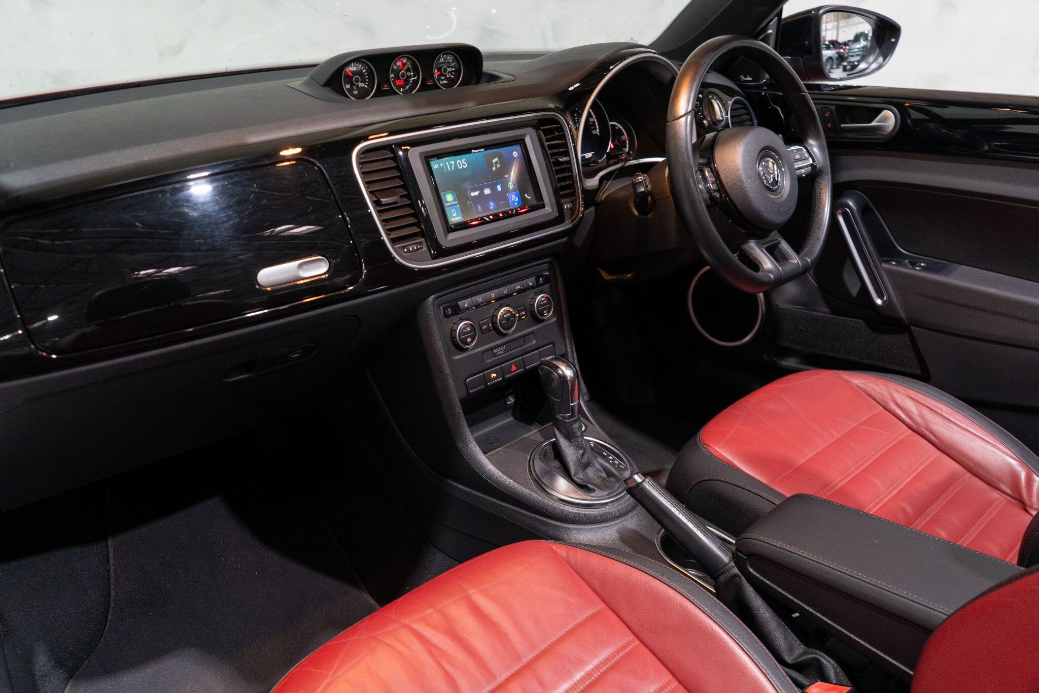 Volkswagen Beetle view 16