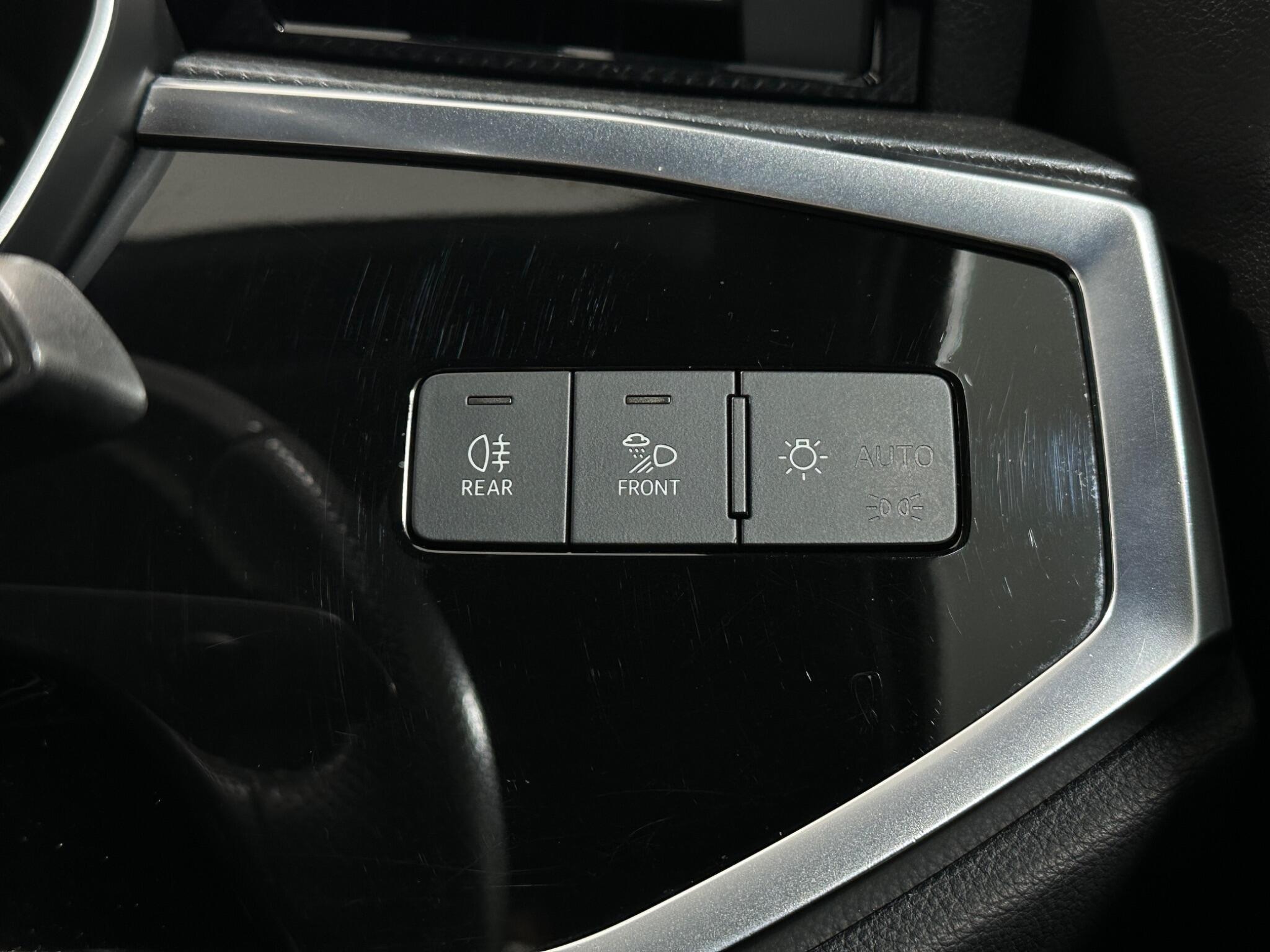 Audi Q3 view 18